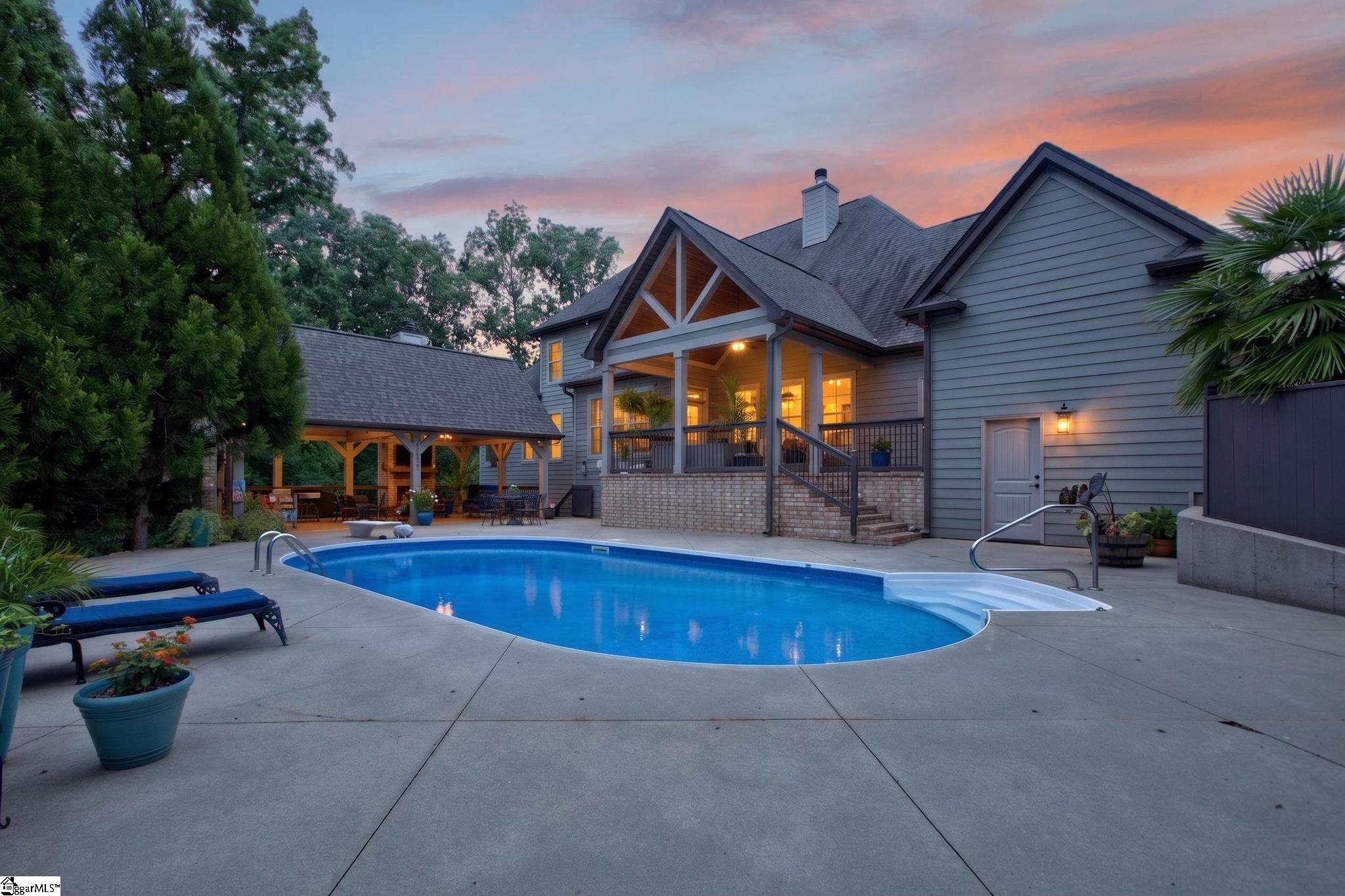 205 Scenic River Way Property Photo 4