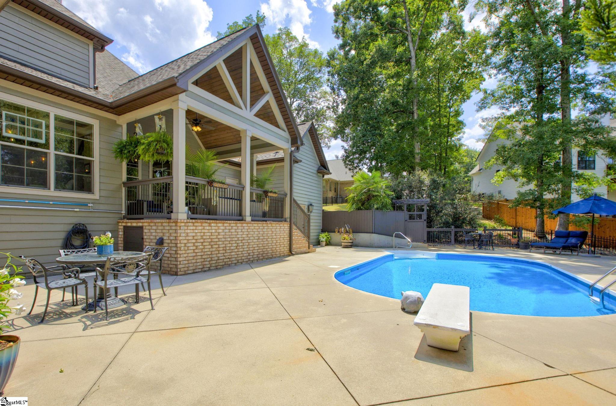 205 Scenic River Way Property Photo 6