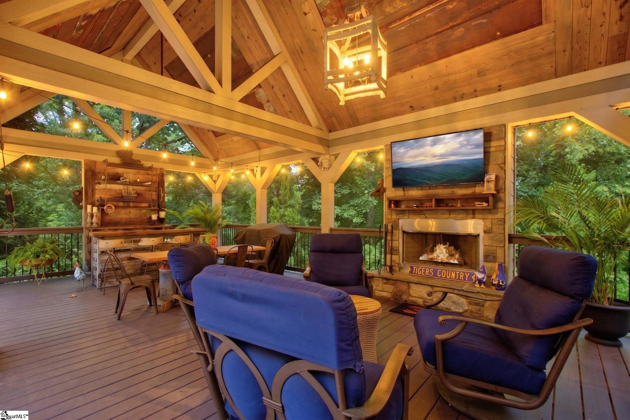 205 Scenic River Way Property Photo 8