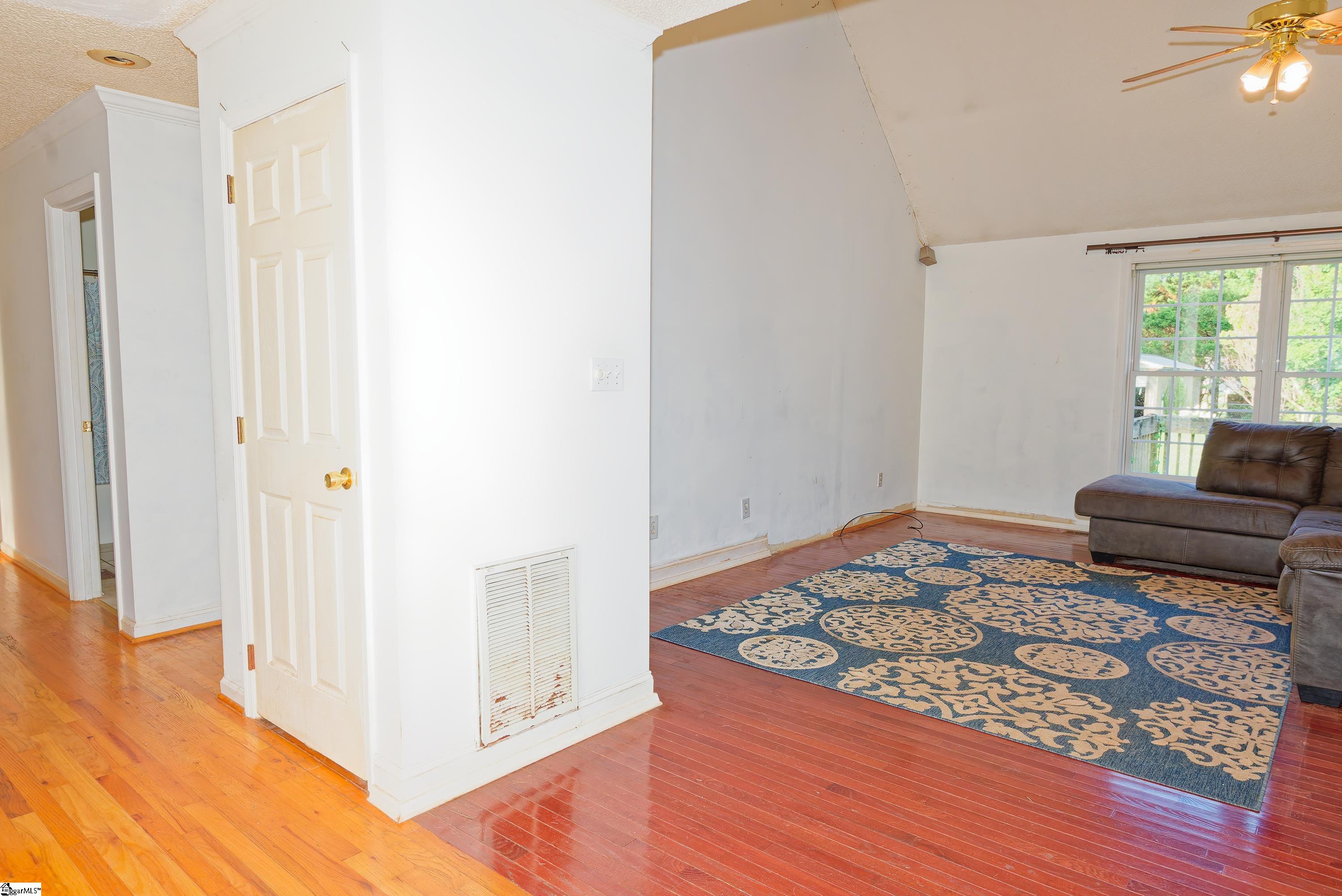 3652 New Cut Road Property Photo 6