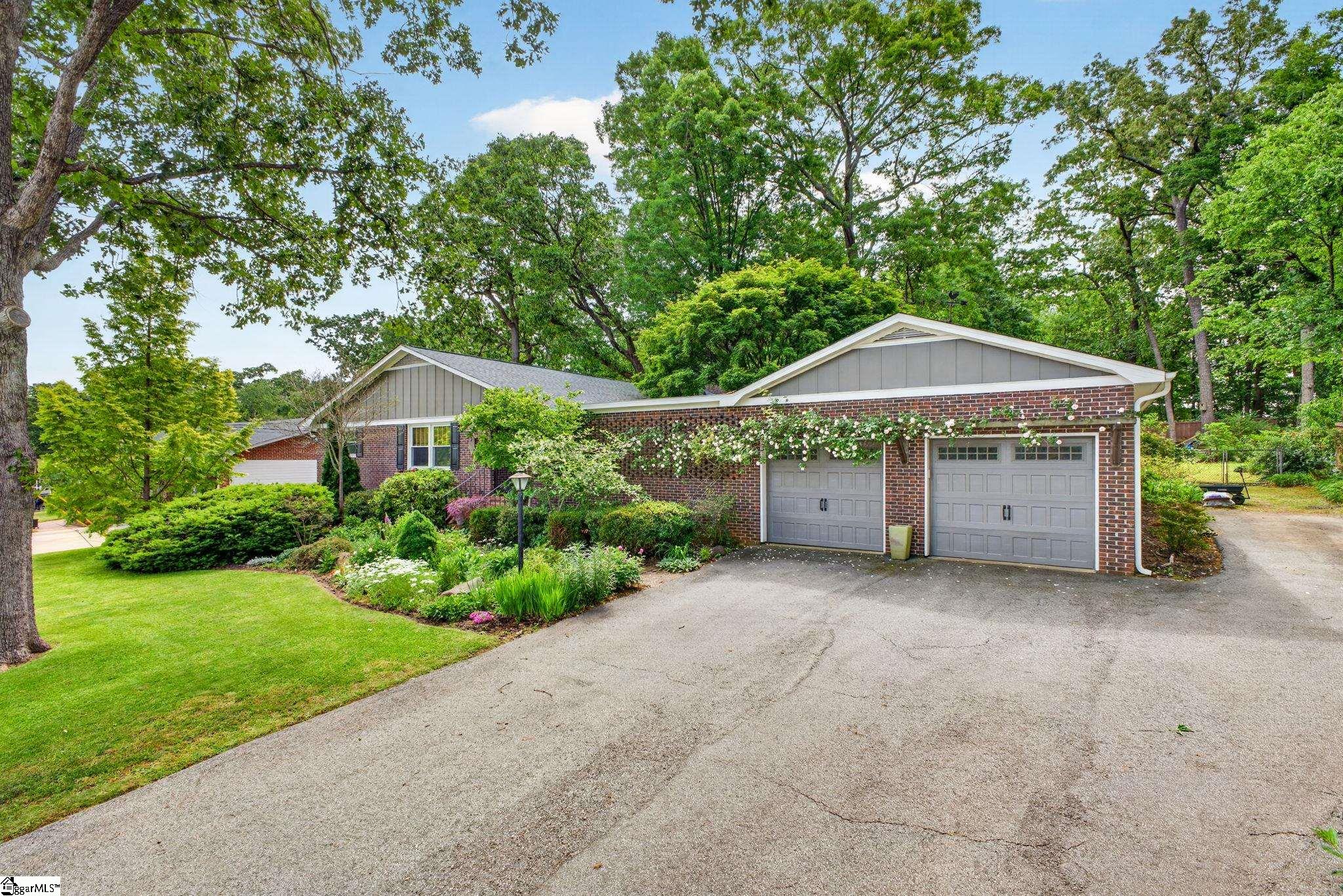 6 Chickasaw Drive Property Photo 3