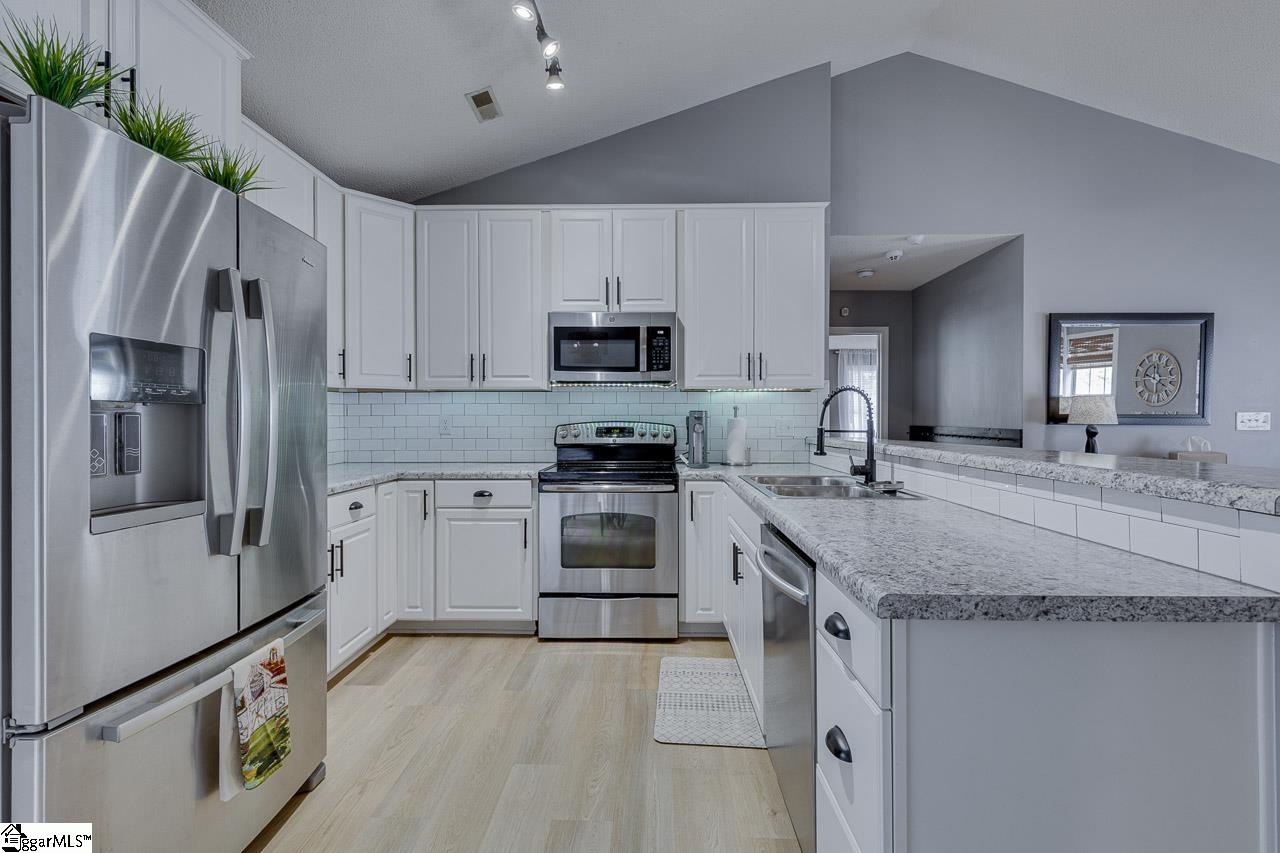 22 Lantern Lane Property Photo 7