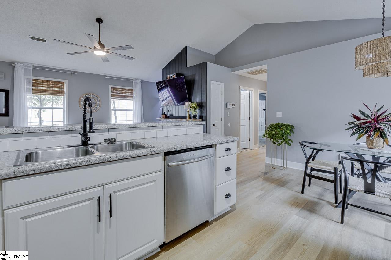 22 Lantern Lane Property Photo 8