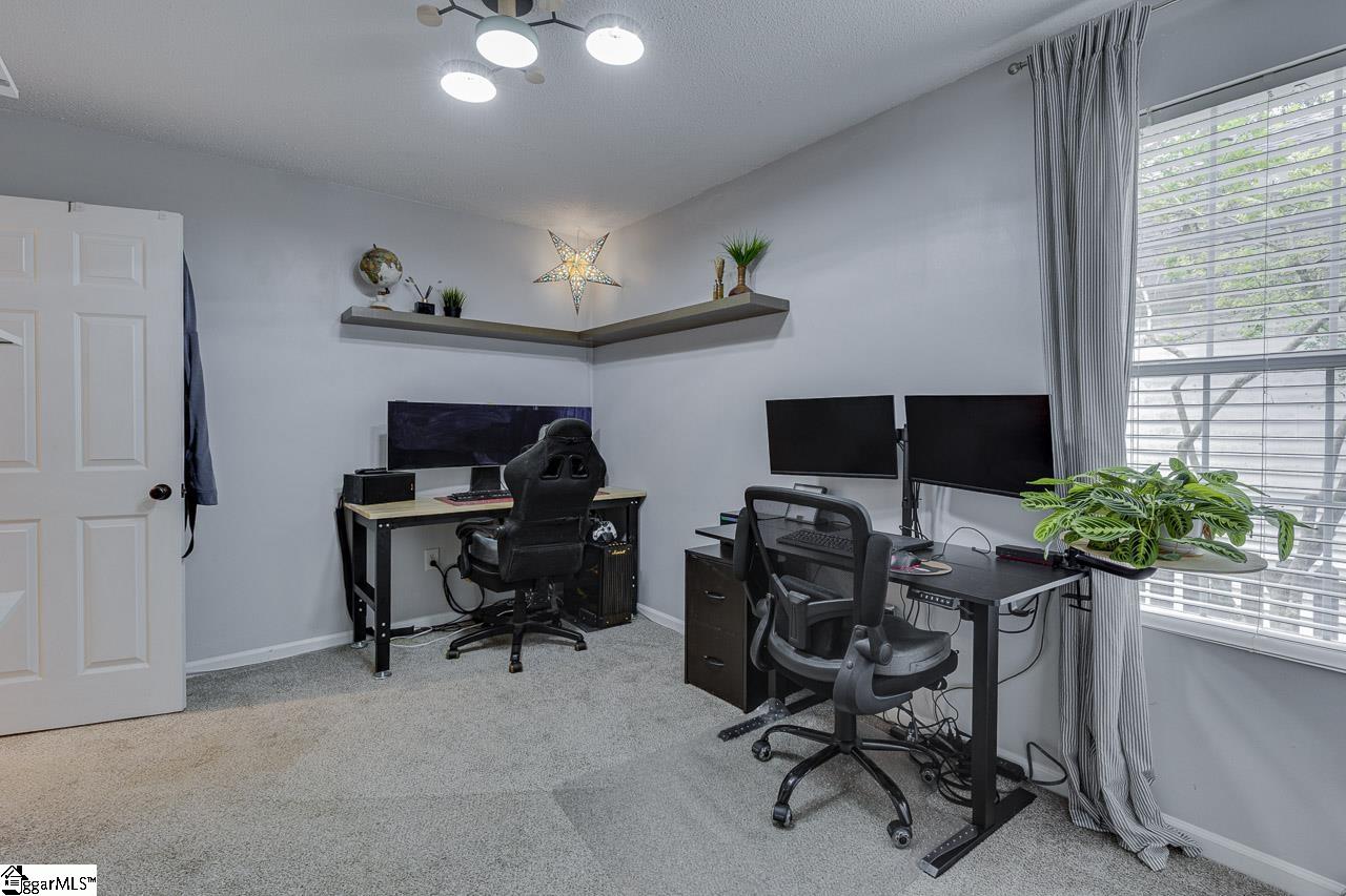 22 Lantern Lane Property Photo 15