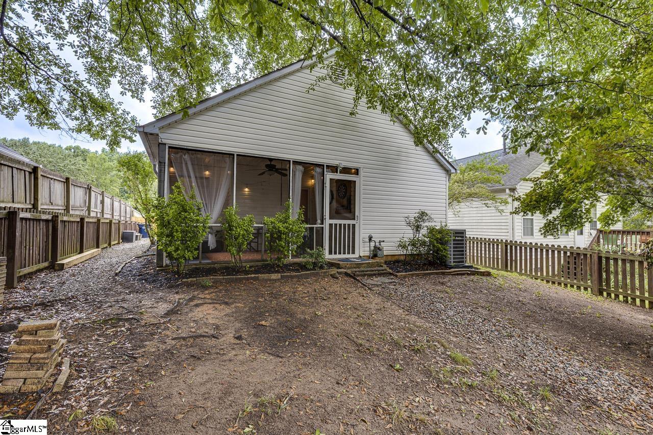 22 Lantern Lane Property Photo 21