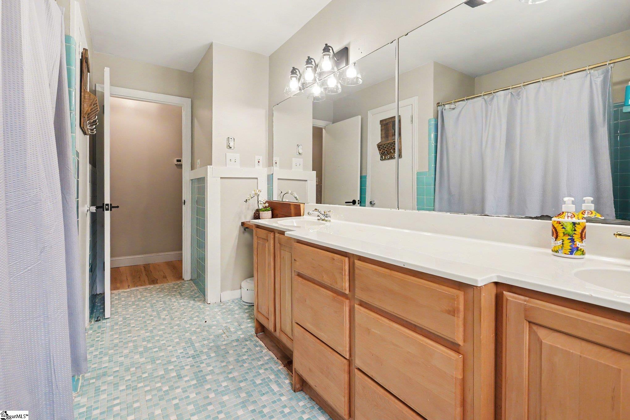 440 Bowen Road Property Photo 13