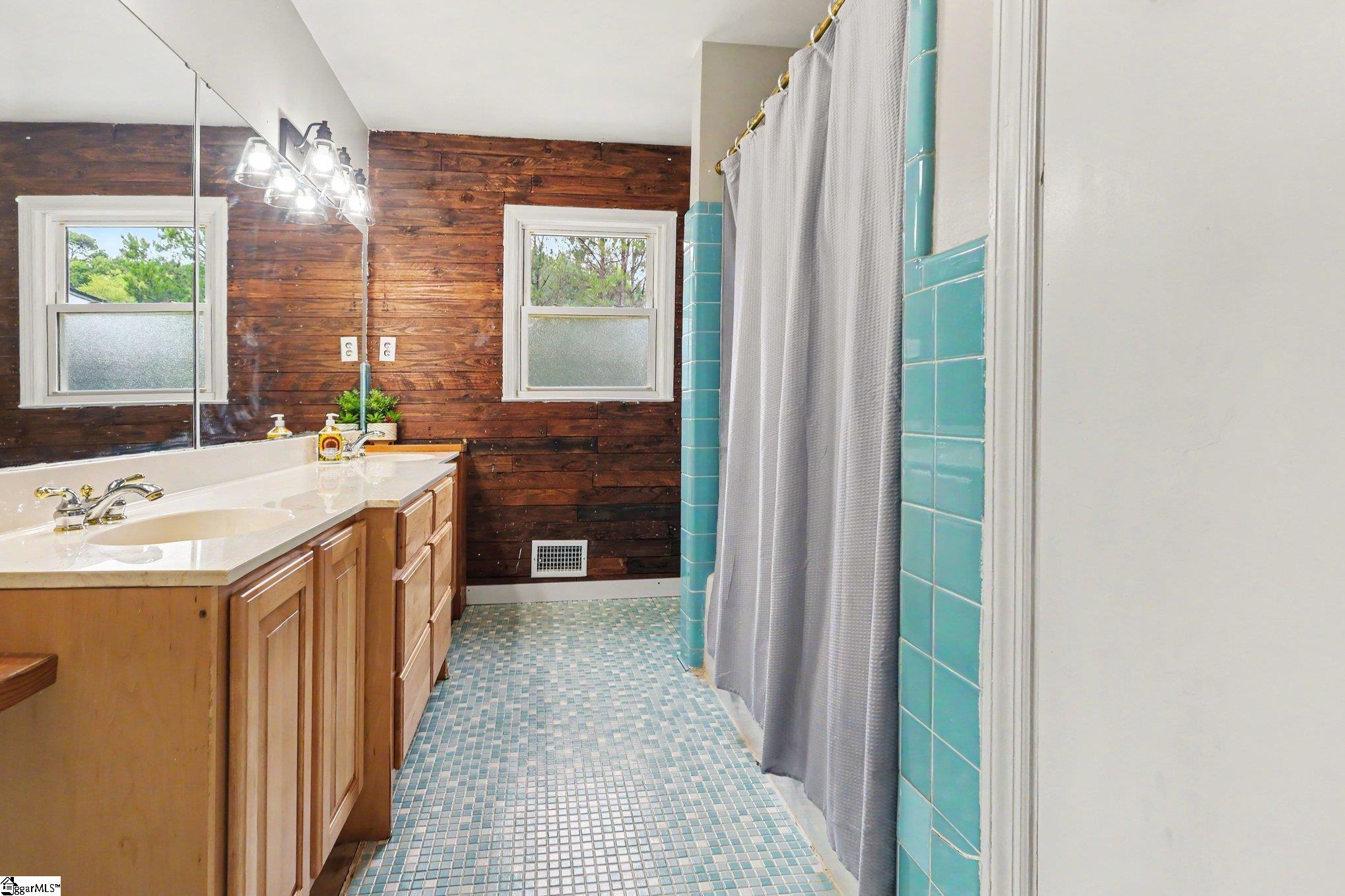 440 Bowen Road Property Photo 14
