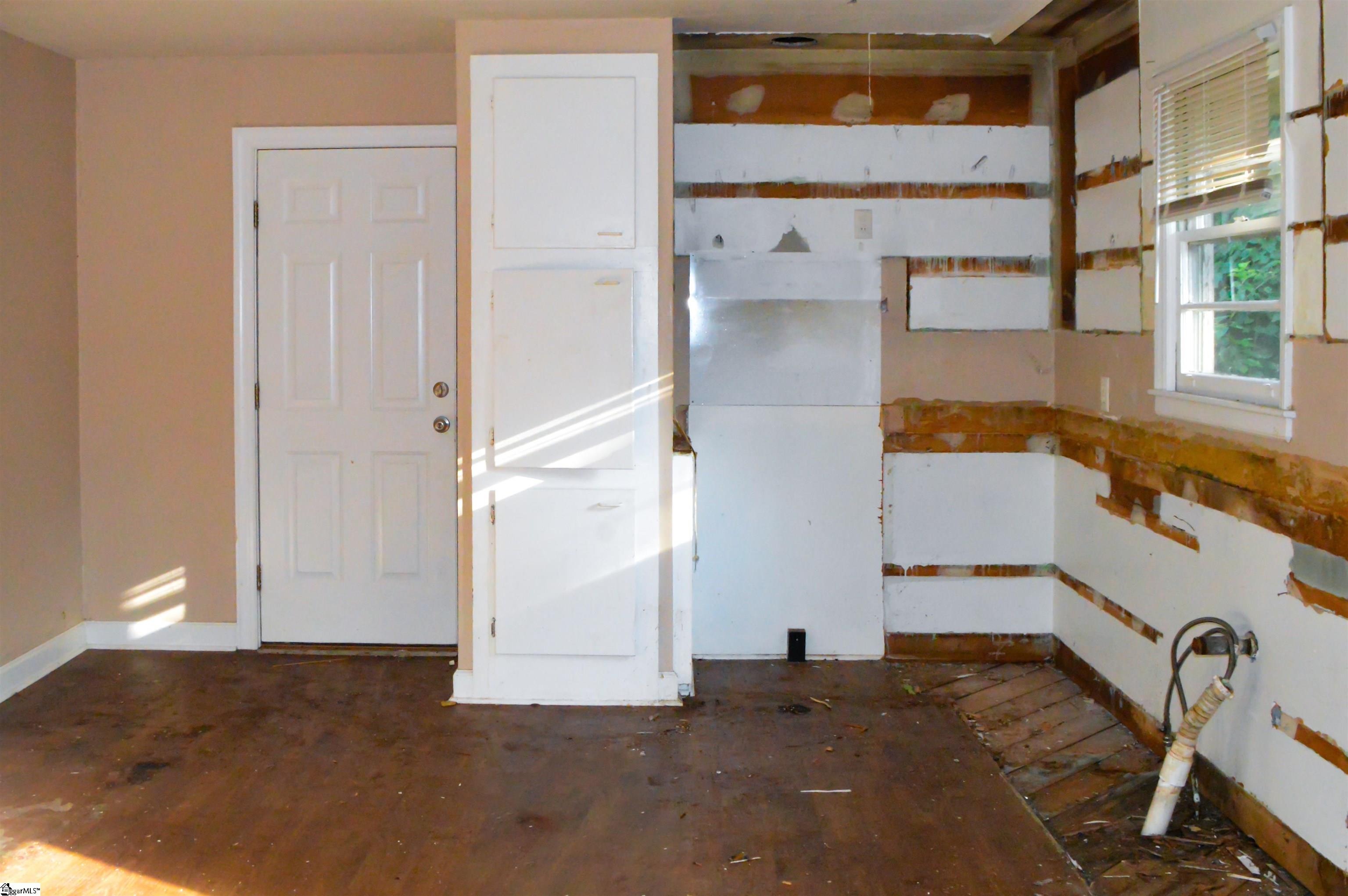 113 Brookforest Drive Property Photo 5