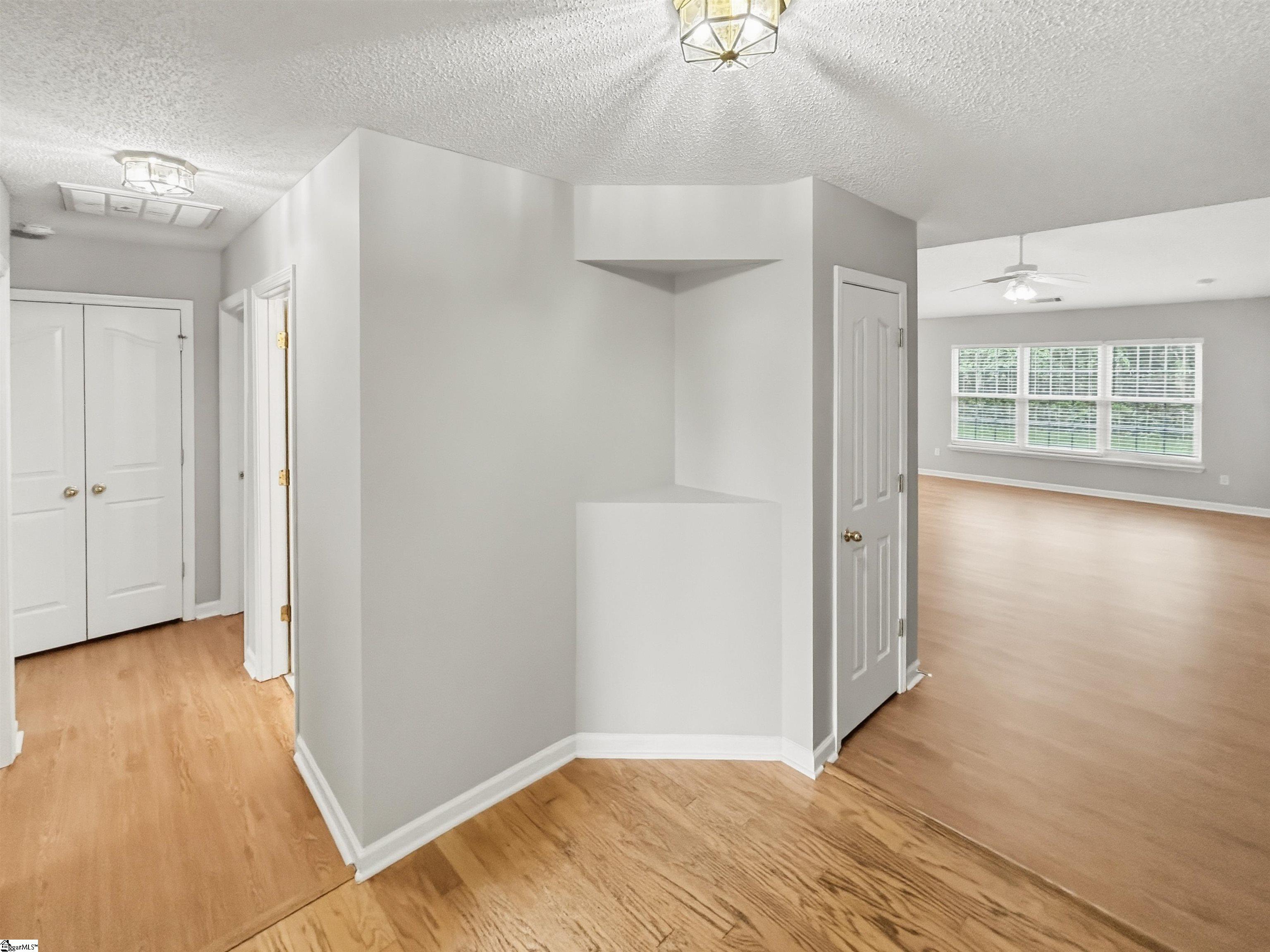 1597731 Property Photo 3