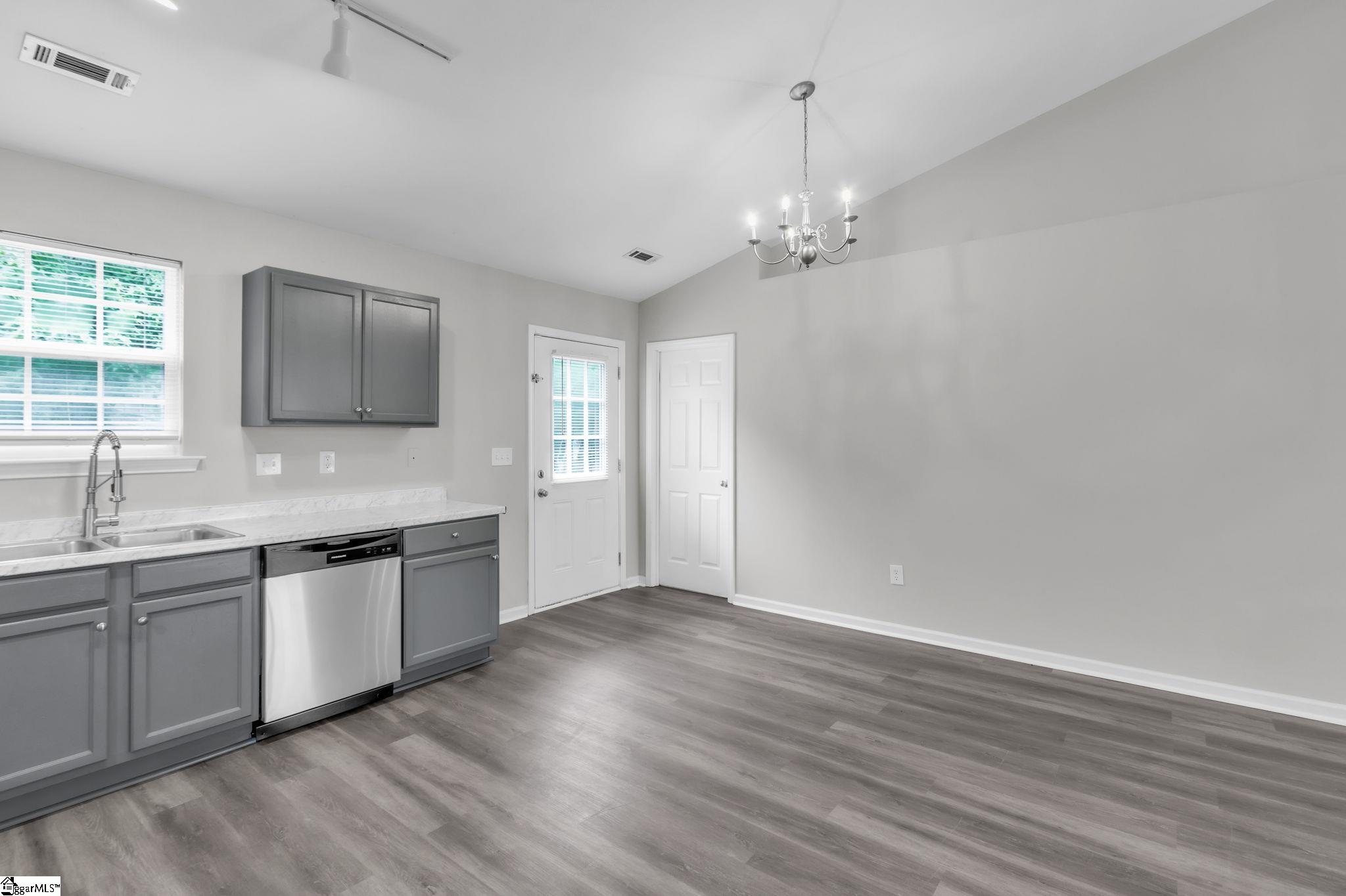 208 Riverbreeze Road Property Photo 8