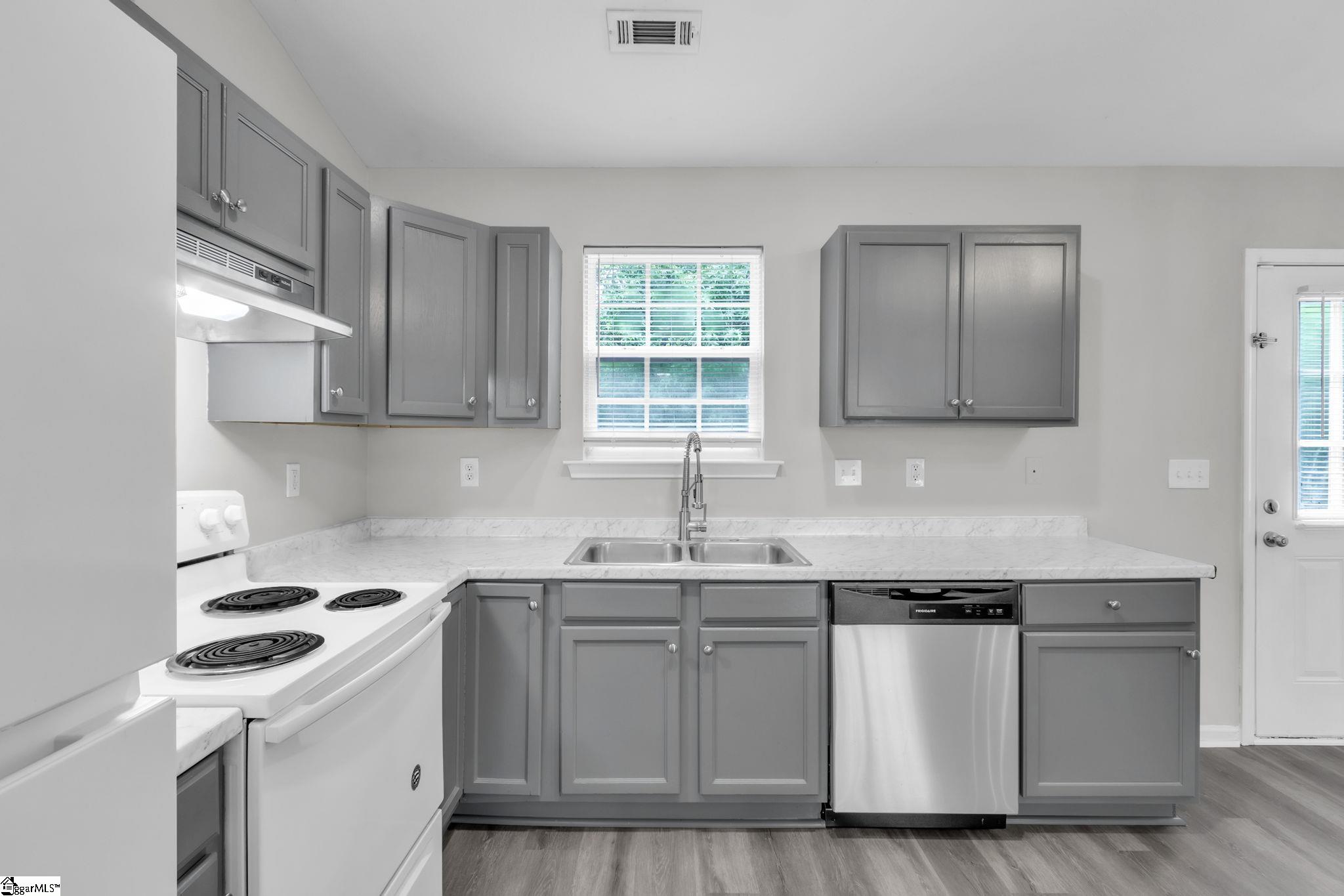 208 Riverbreeze Road Property Photo 10