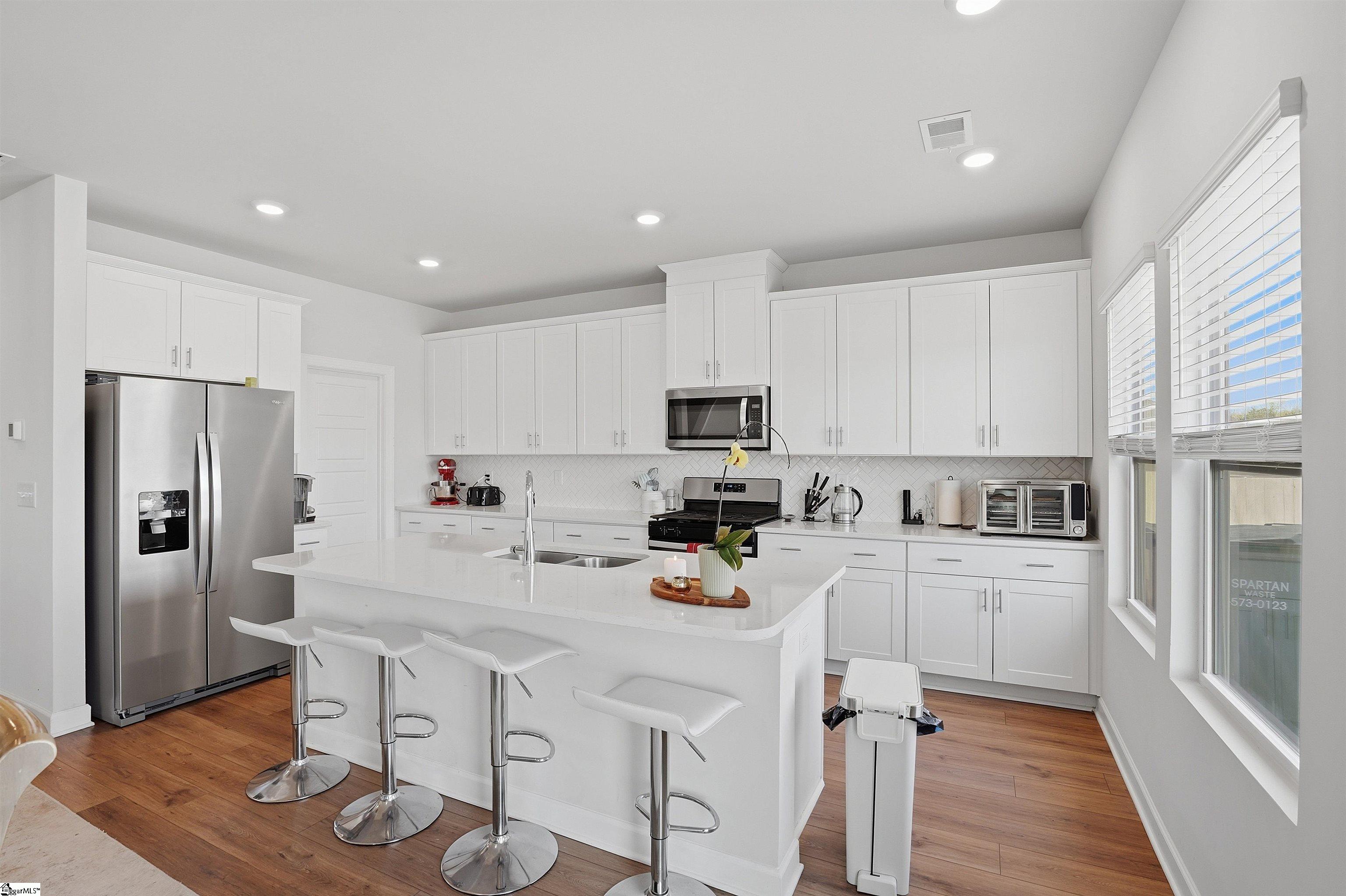 1720 Greenpath Lane Property Photo 4