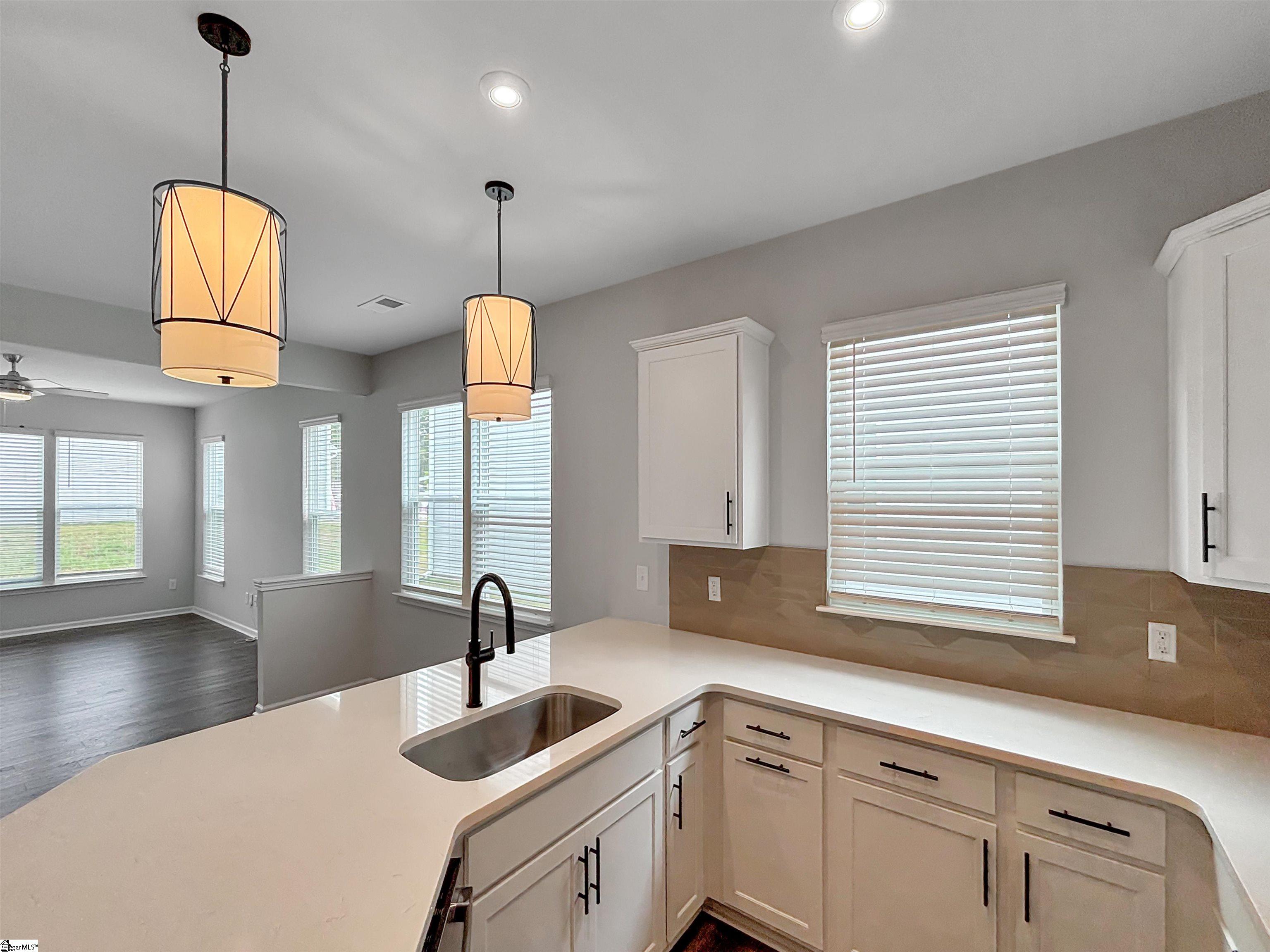 1597746 Property Photo 3
