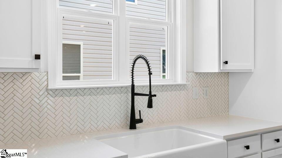 574 Woodcot Drive Property Photo 9
