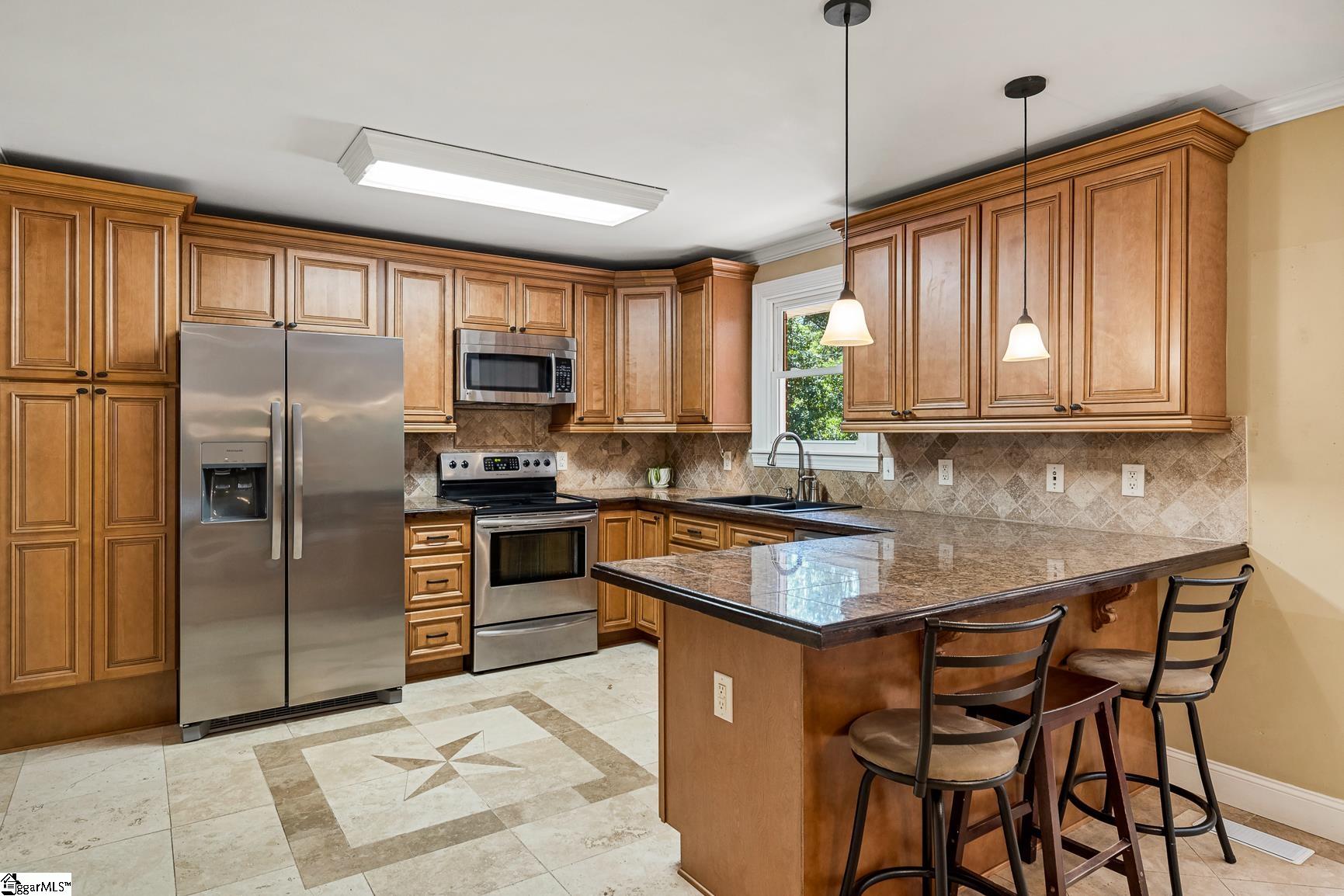 512 E Fredericks Street Property Photo 10