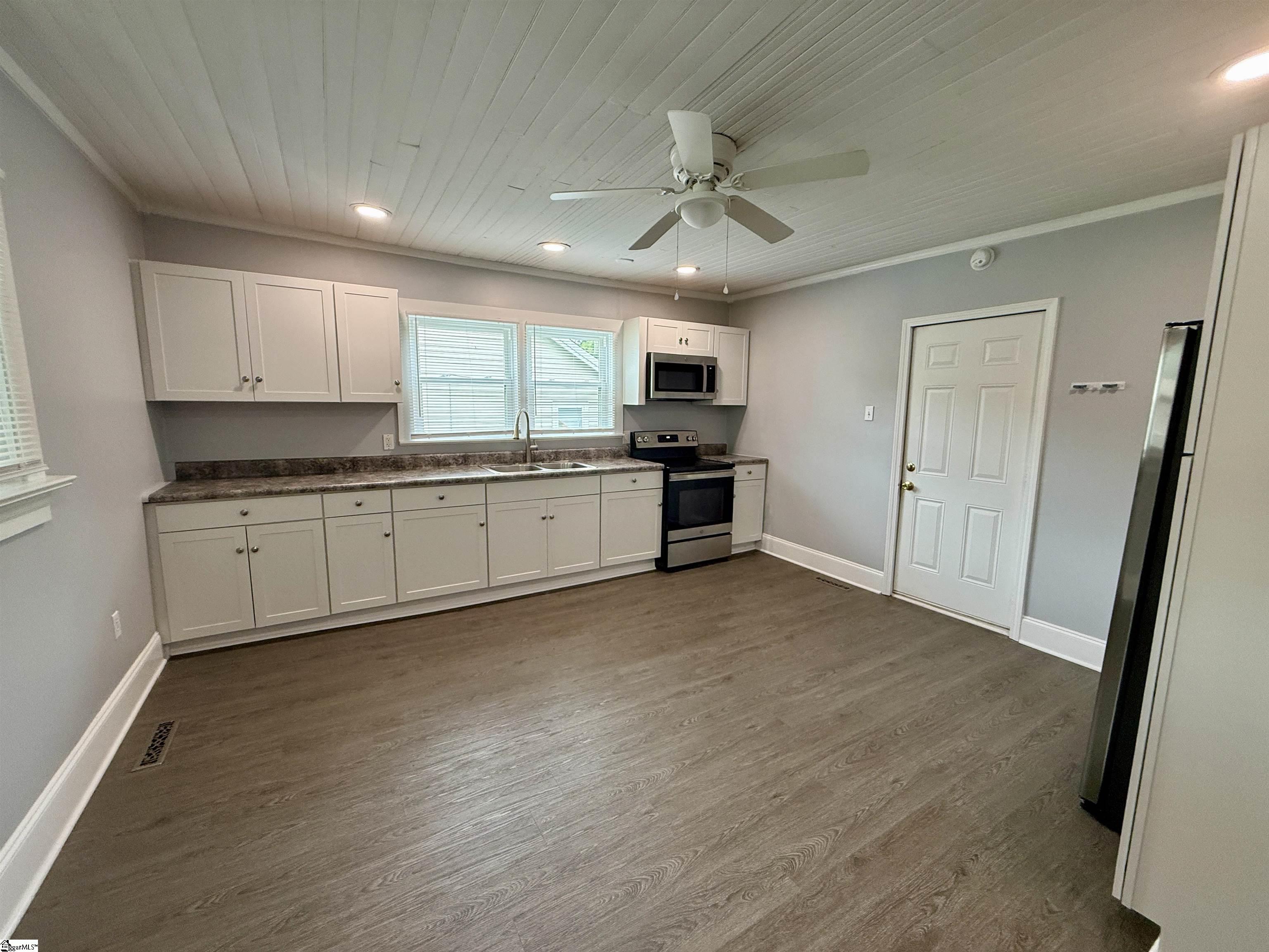 402 Florence Street Property Photo 4