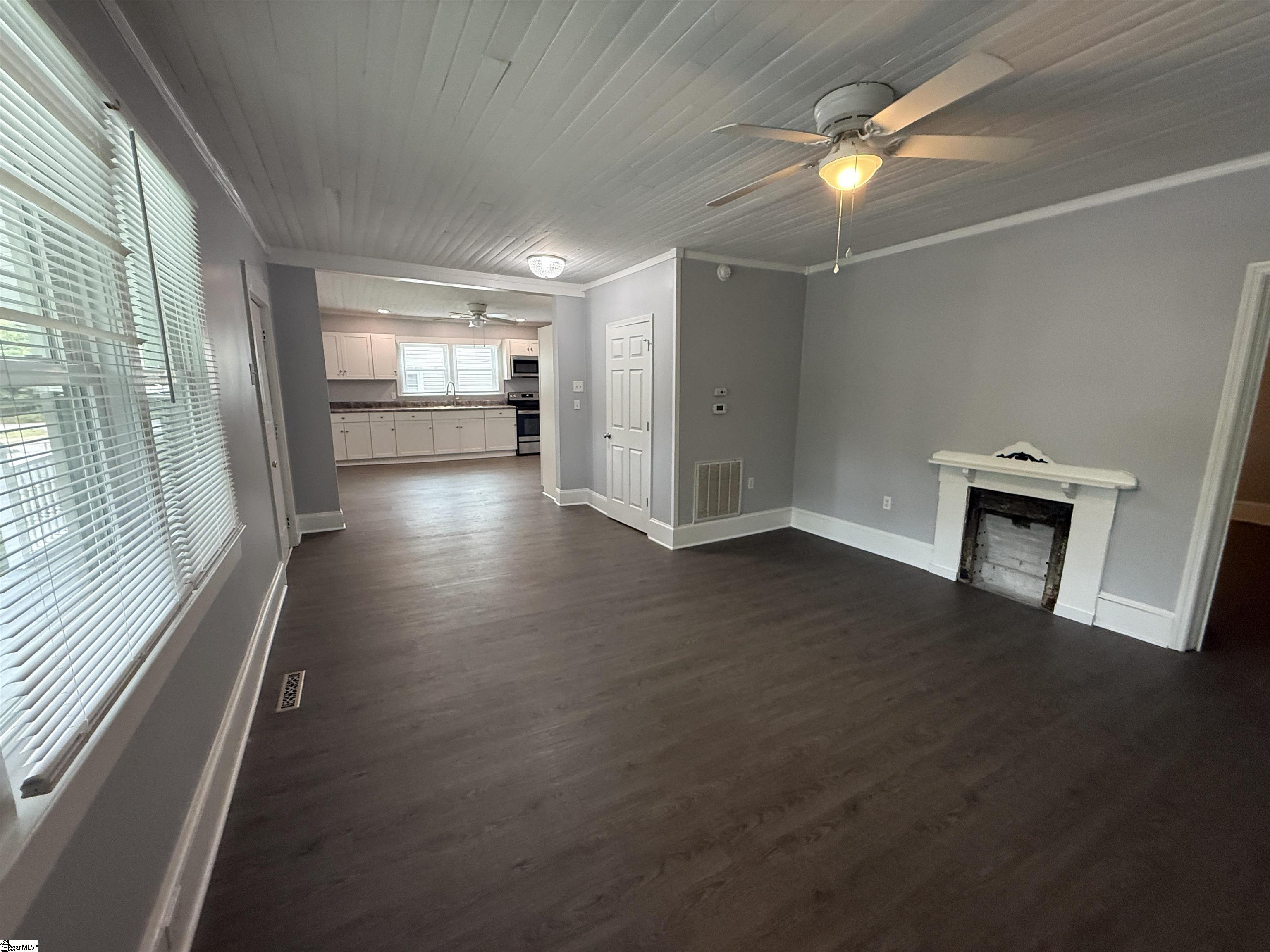 402 Florence Street Property Photo 11