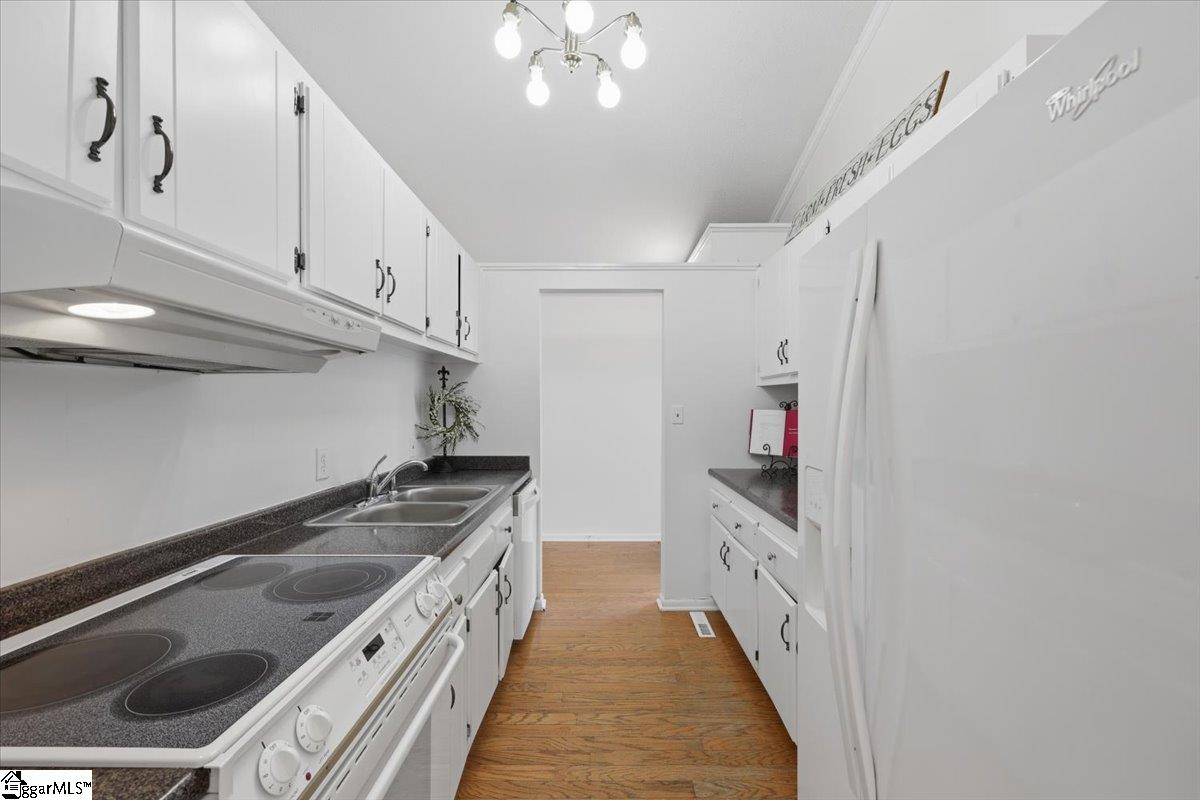 27 Cherrylane Drive Property Photo 13