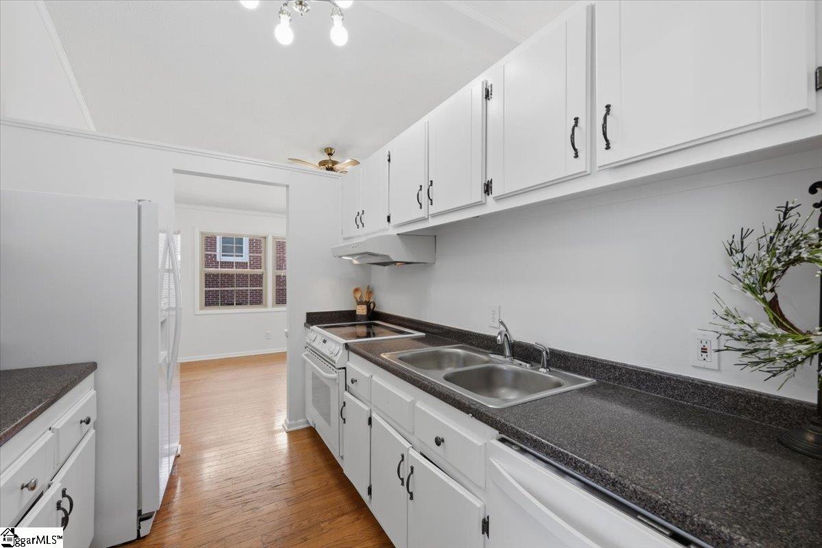 27 Cherrylane Drive Property Photo 15