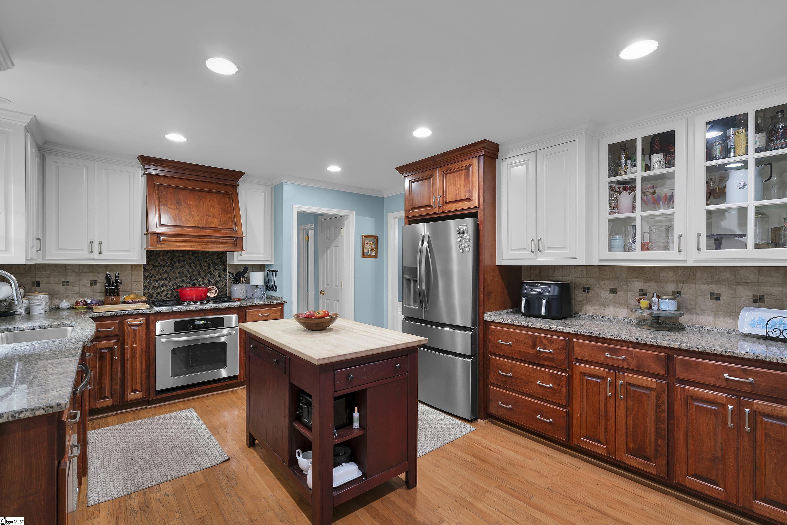 210 Heathwood Drive Property Photo 8