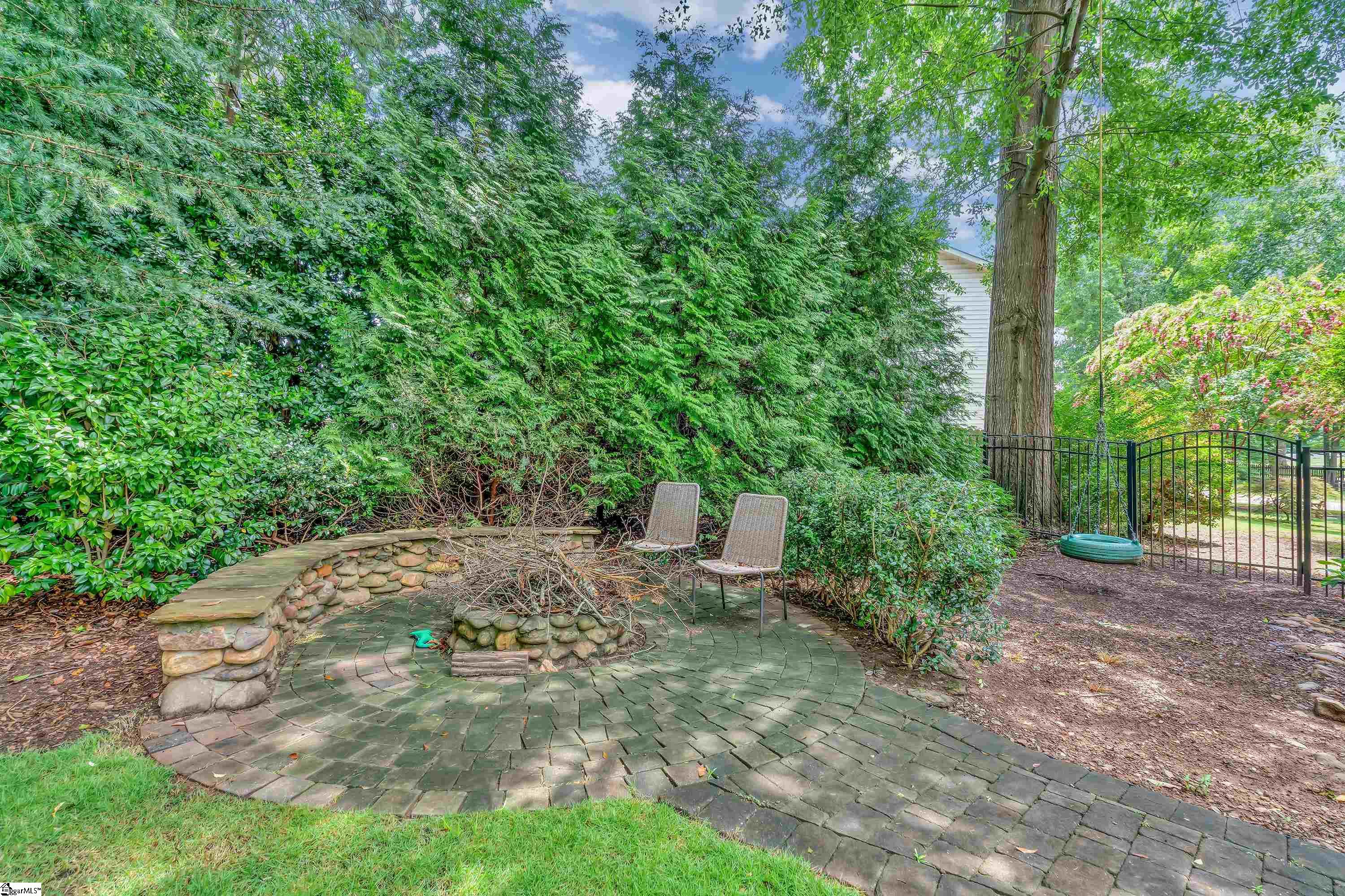 210 Heathwood Drive Property Photo 27