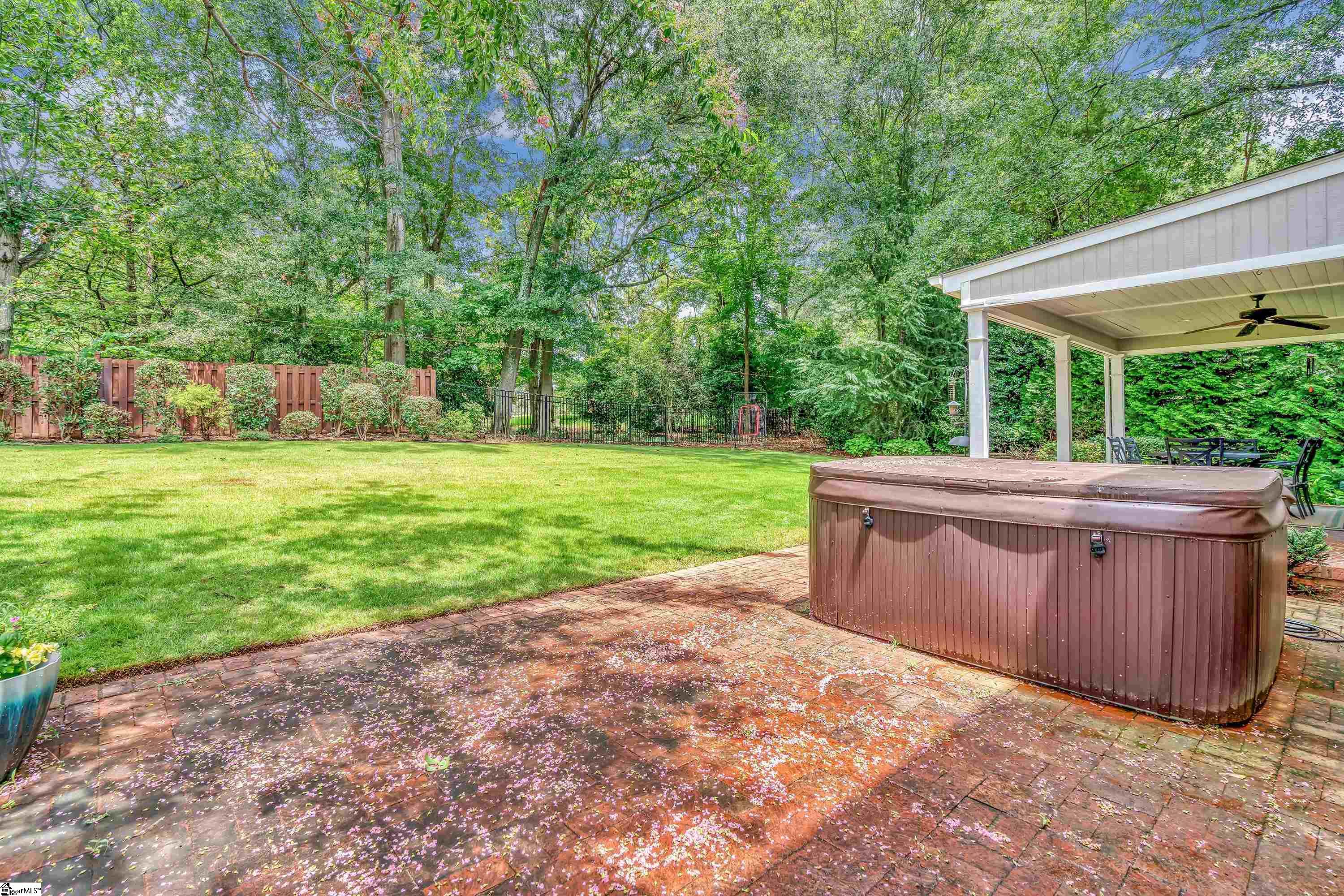 210 Heathwood Drive Property Photo 28