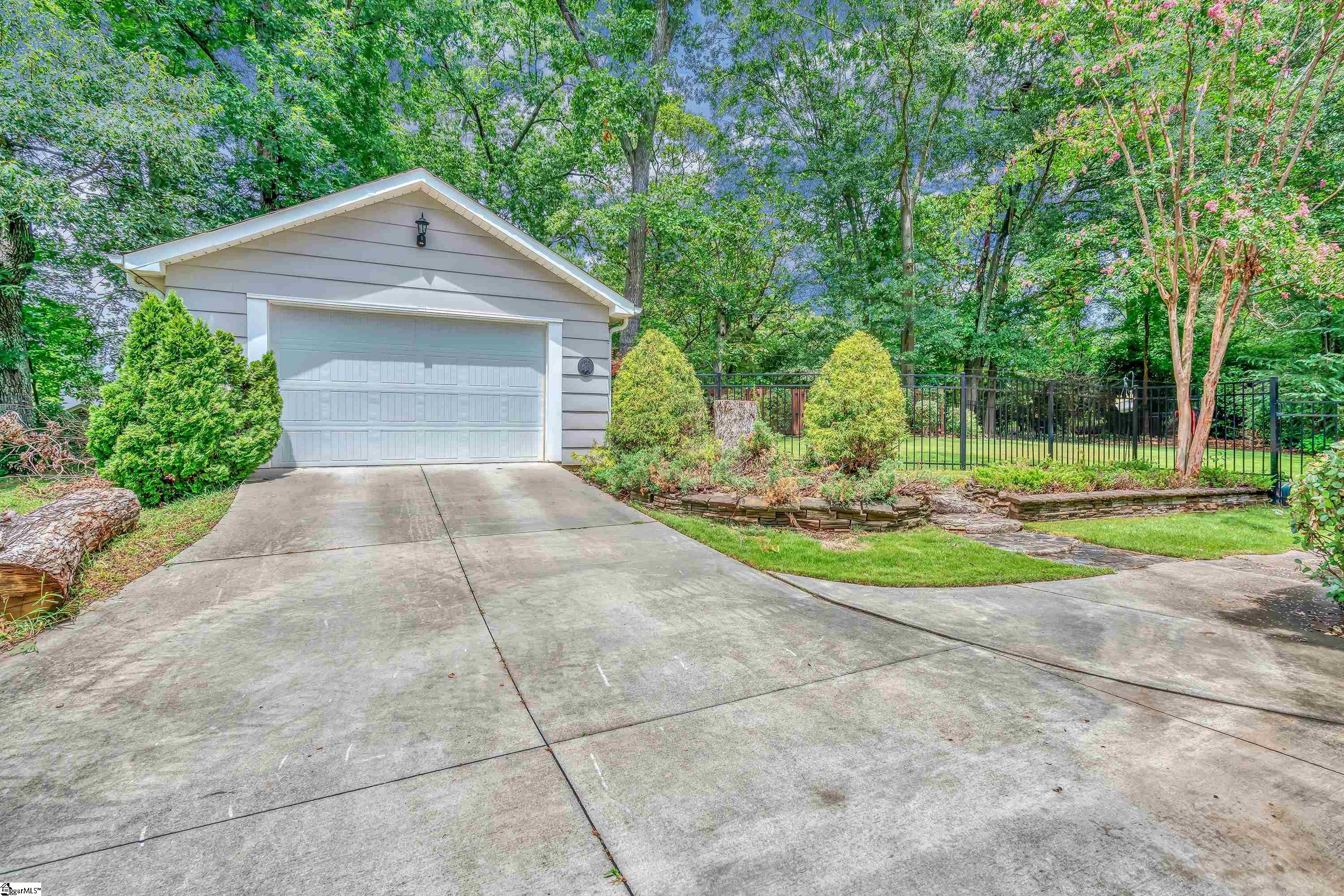 210 Heathwood Drive Property Photo 30