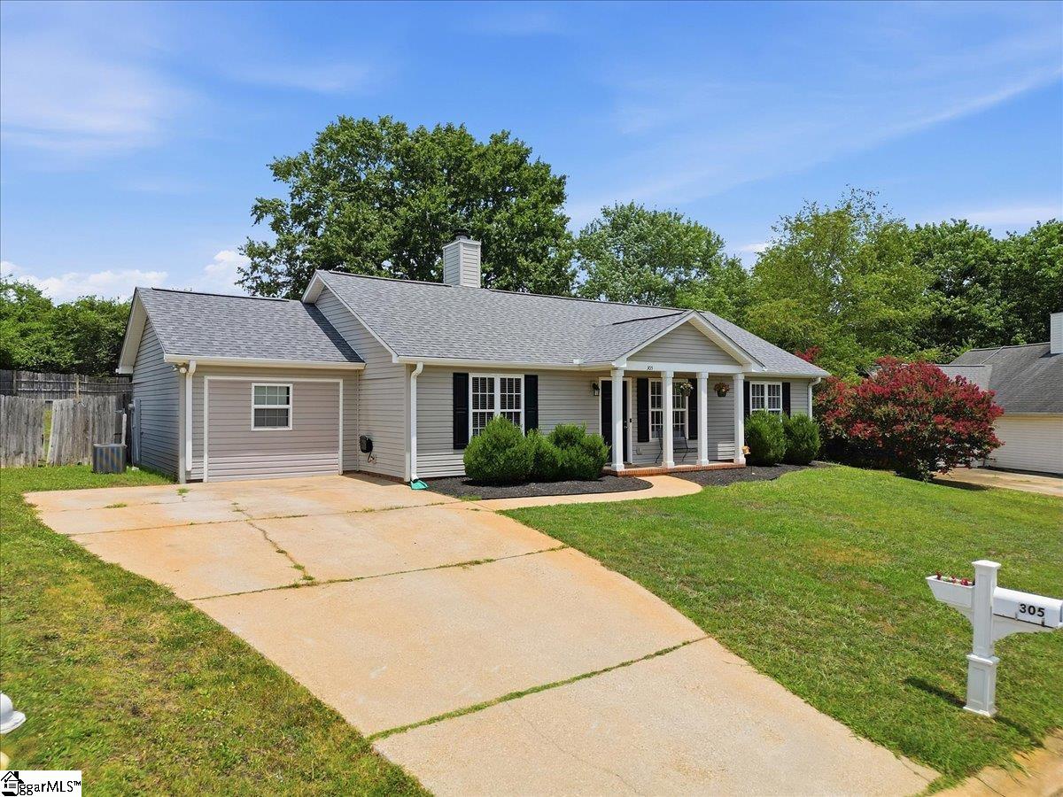 305 Golden Leaf Lane Property Photo 2