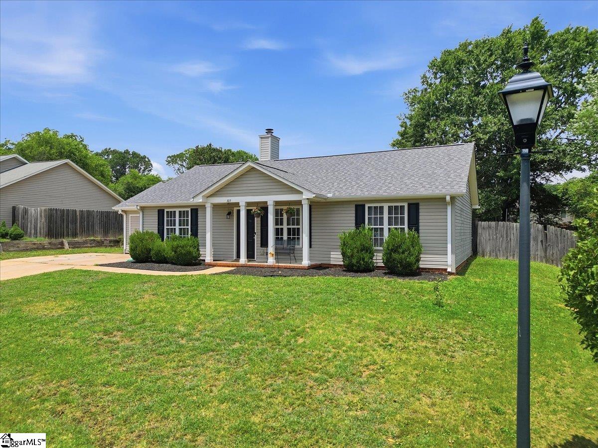 305 Golden Leaf Lane Property Photo 3