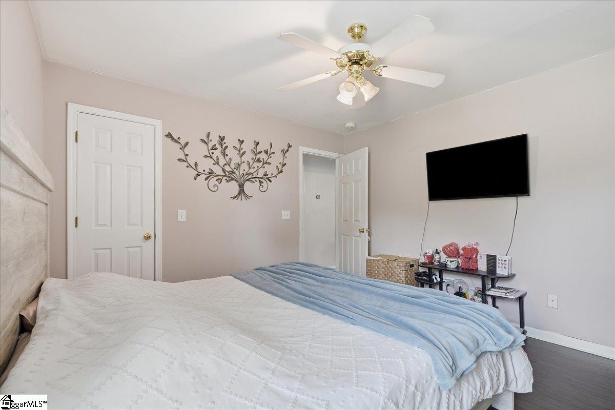 305 Golden Leaf Lane Property Photo 18
