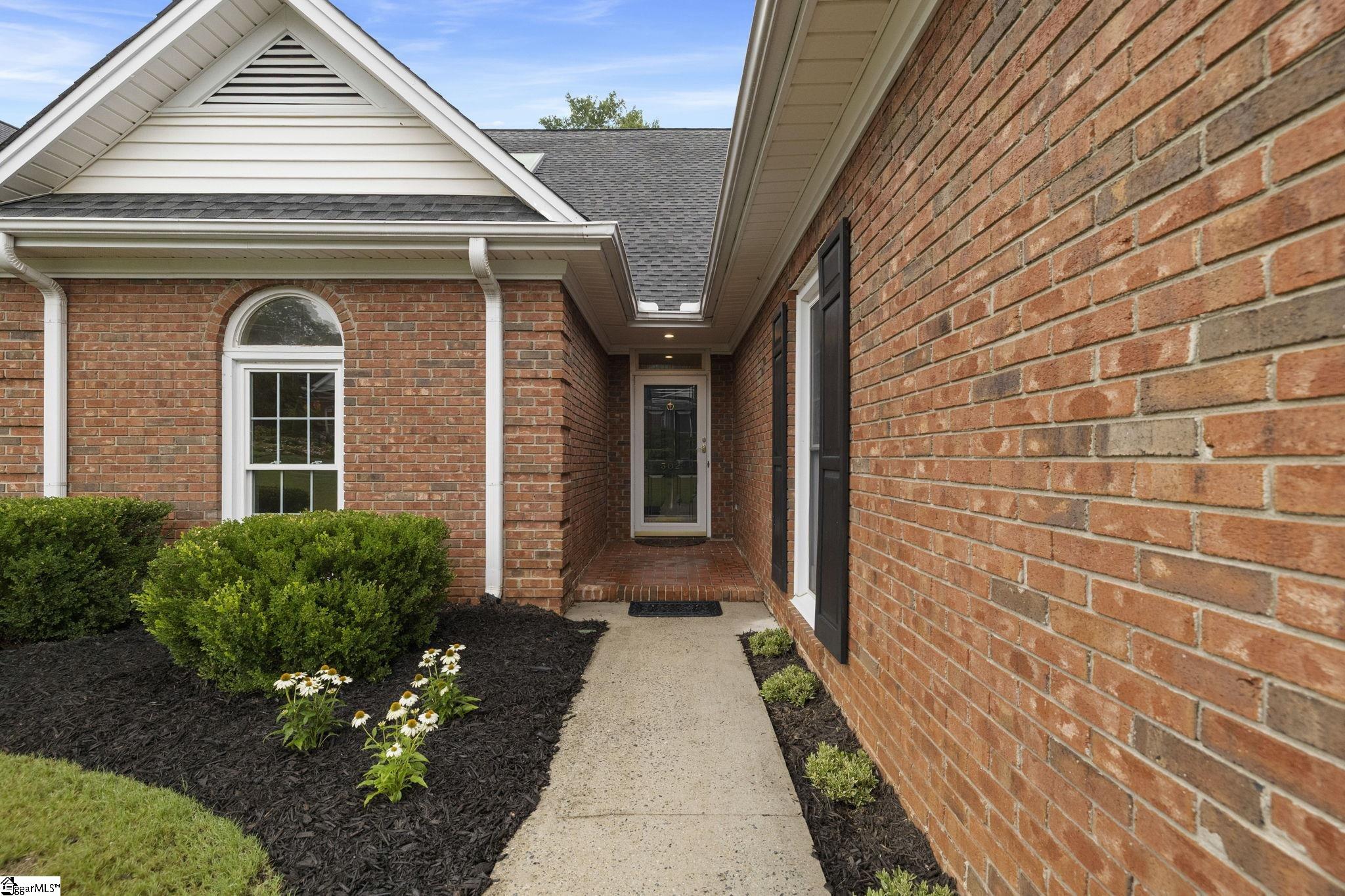 302 Greenview Circle Property Photo 4