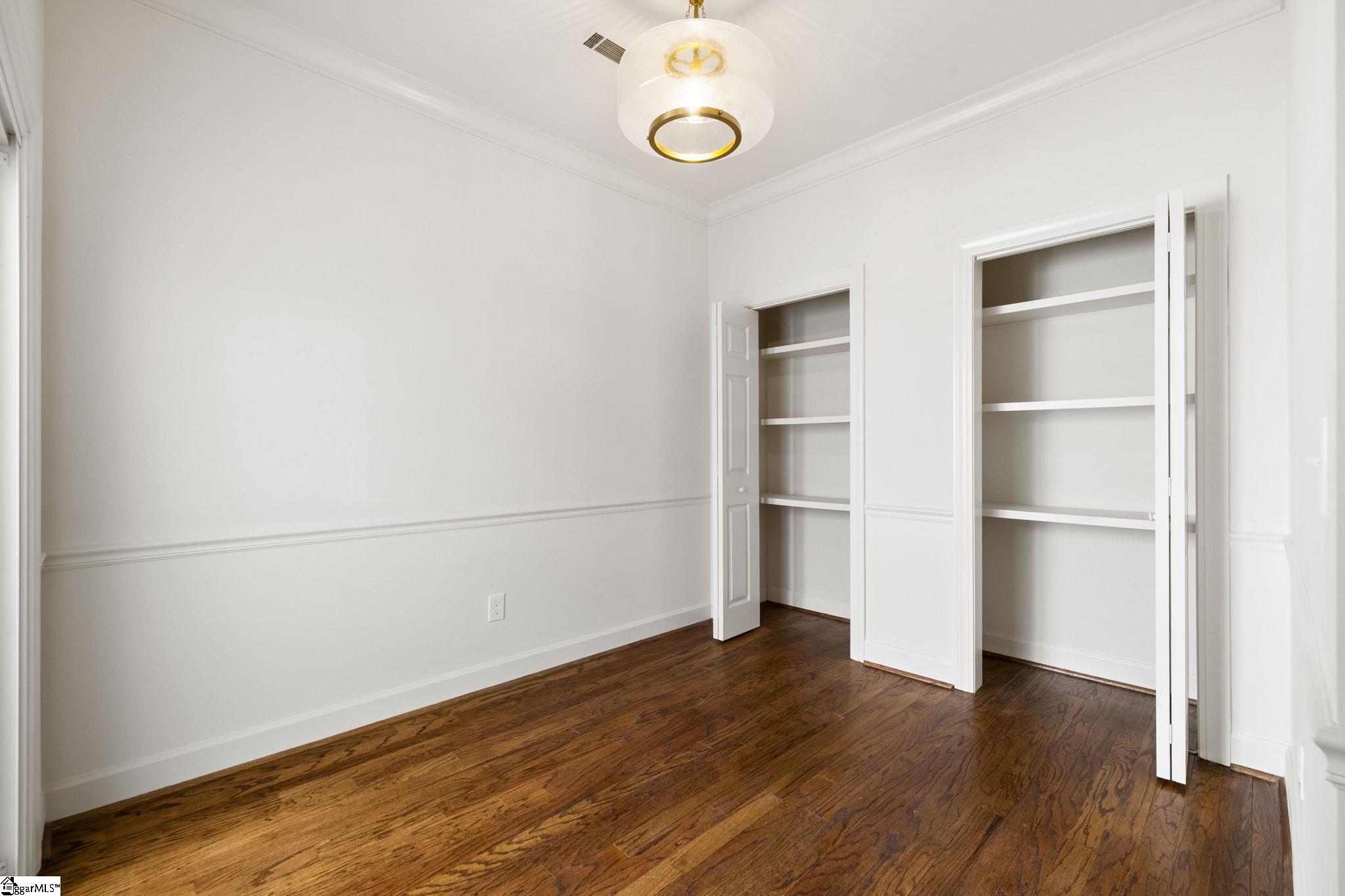 302 Greenview Circle Property Photo 10