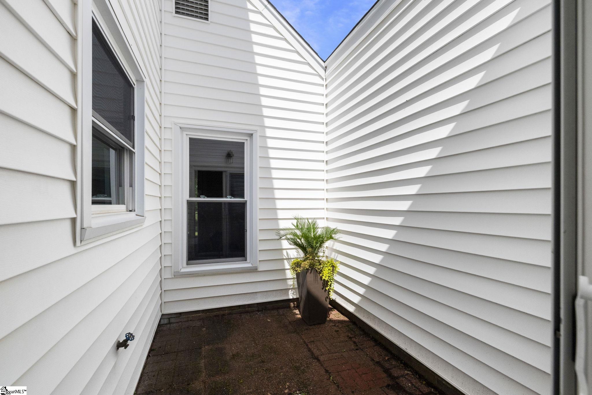 302 Greenview Circle Property Photo 11