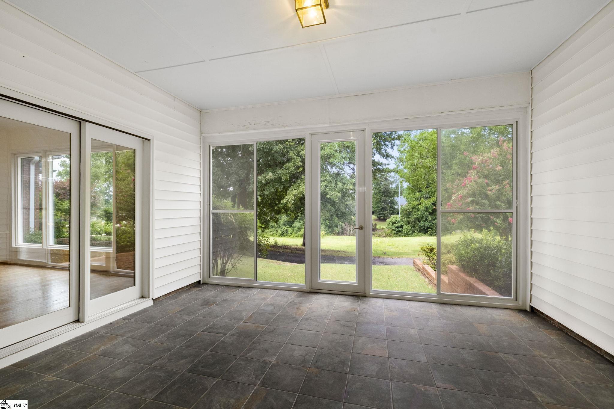 302 Greenview Circle Property Photo 18