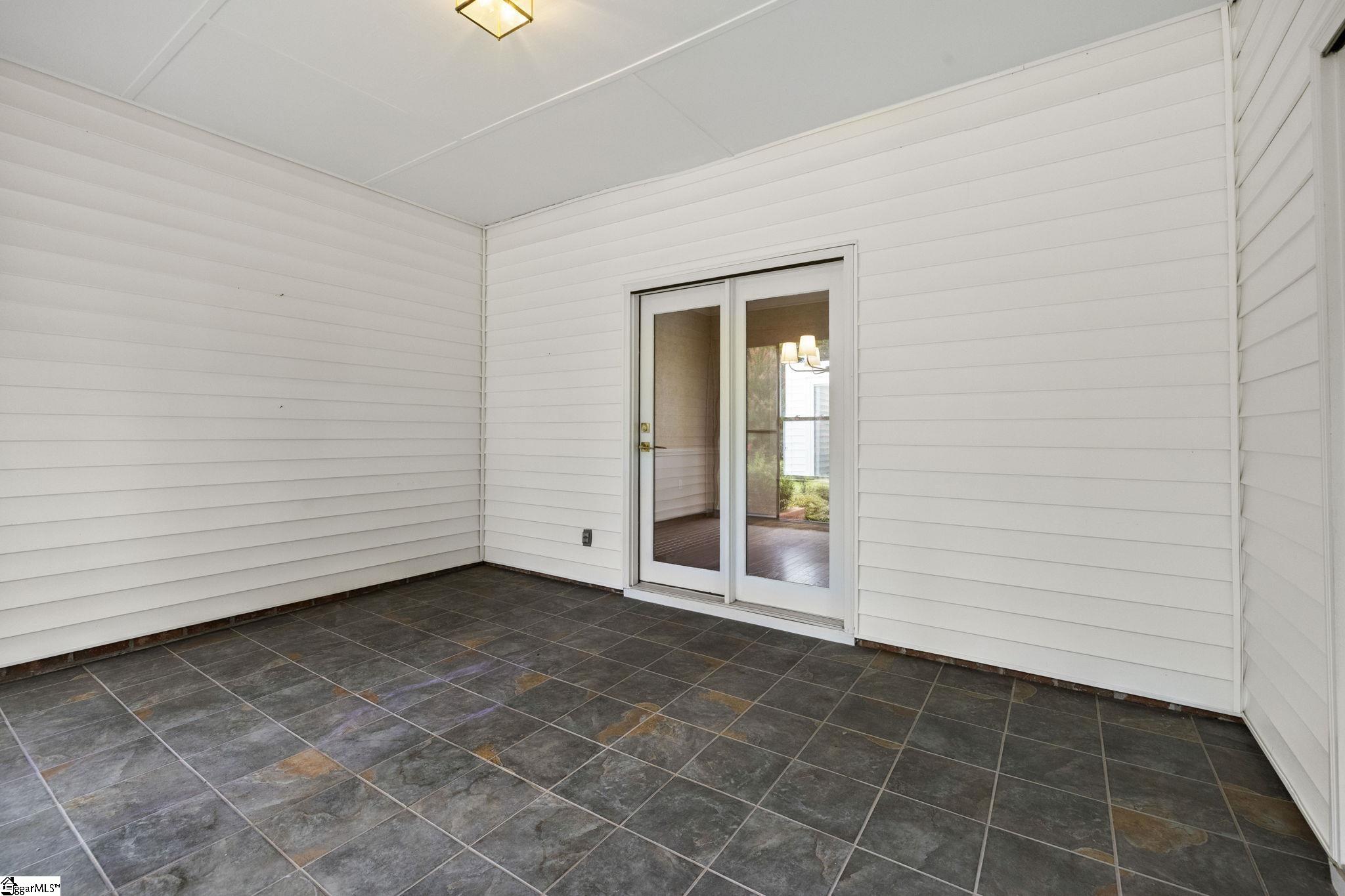 302 Greenview Circle Property Photo 19