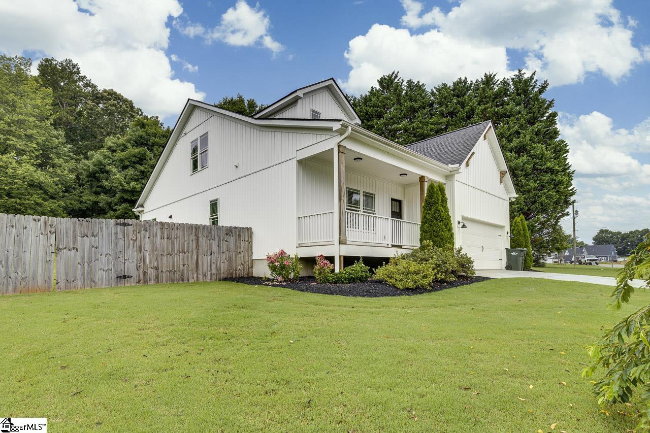 202 Meadow Lane Property Photo 3