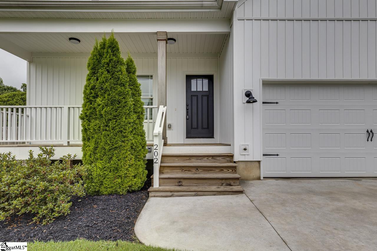 202 Meadow Lane Property Photo 4