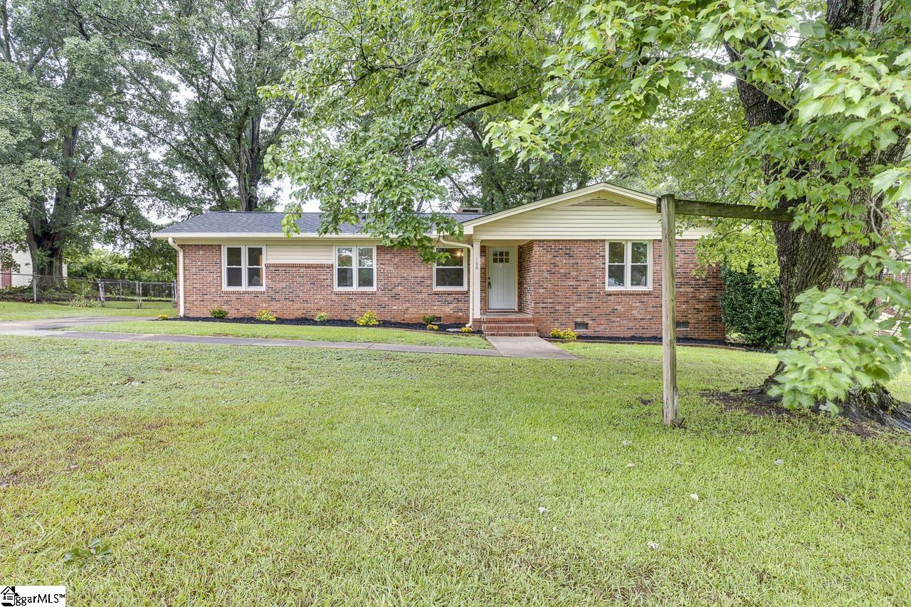 106 Roebuck Drive Property Photo 3