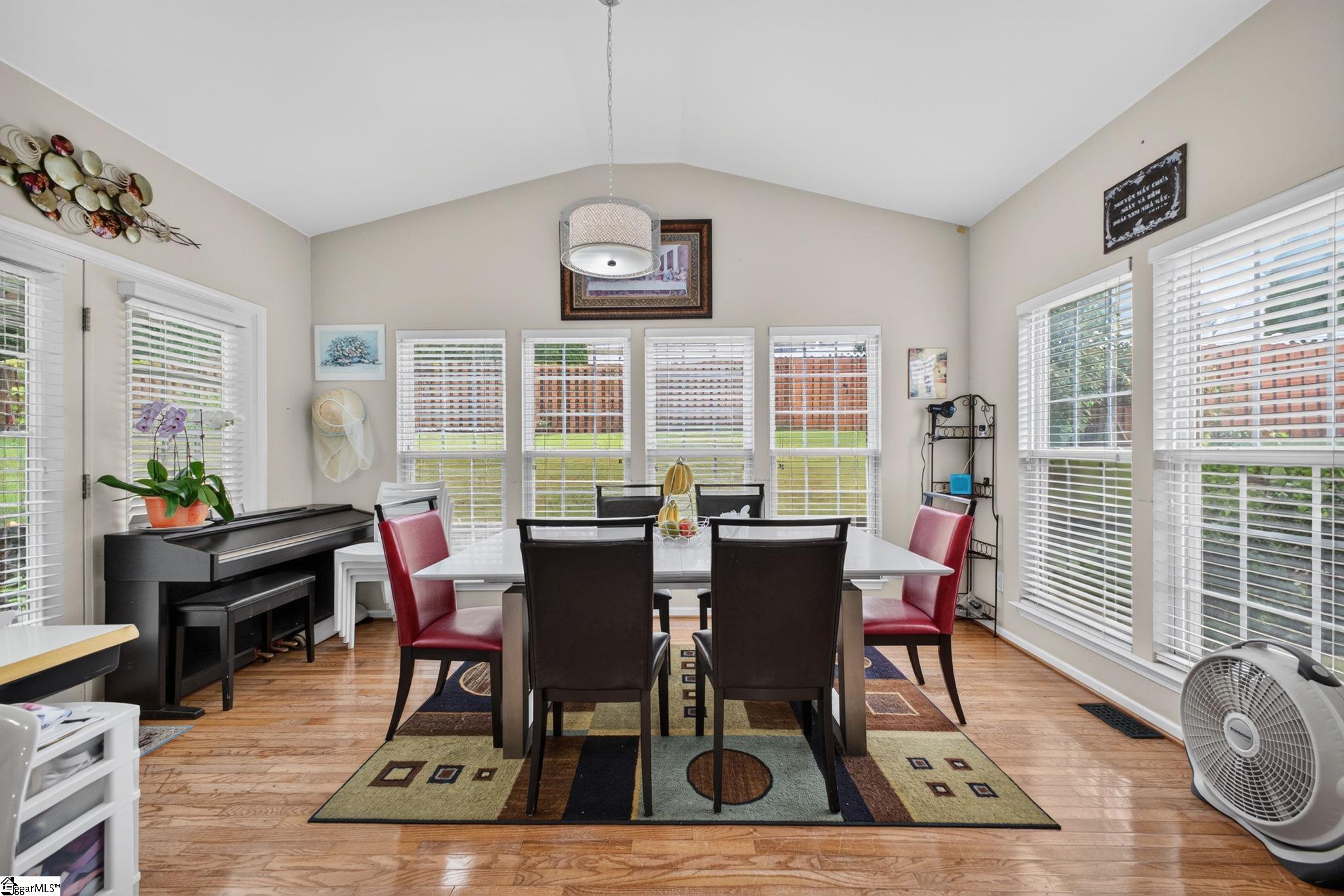 17 Suffolk Downs Way Property Photo 6