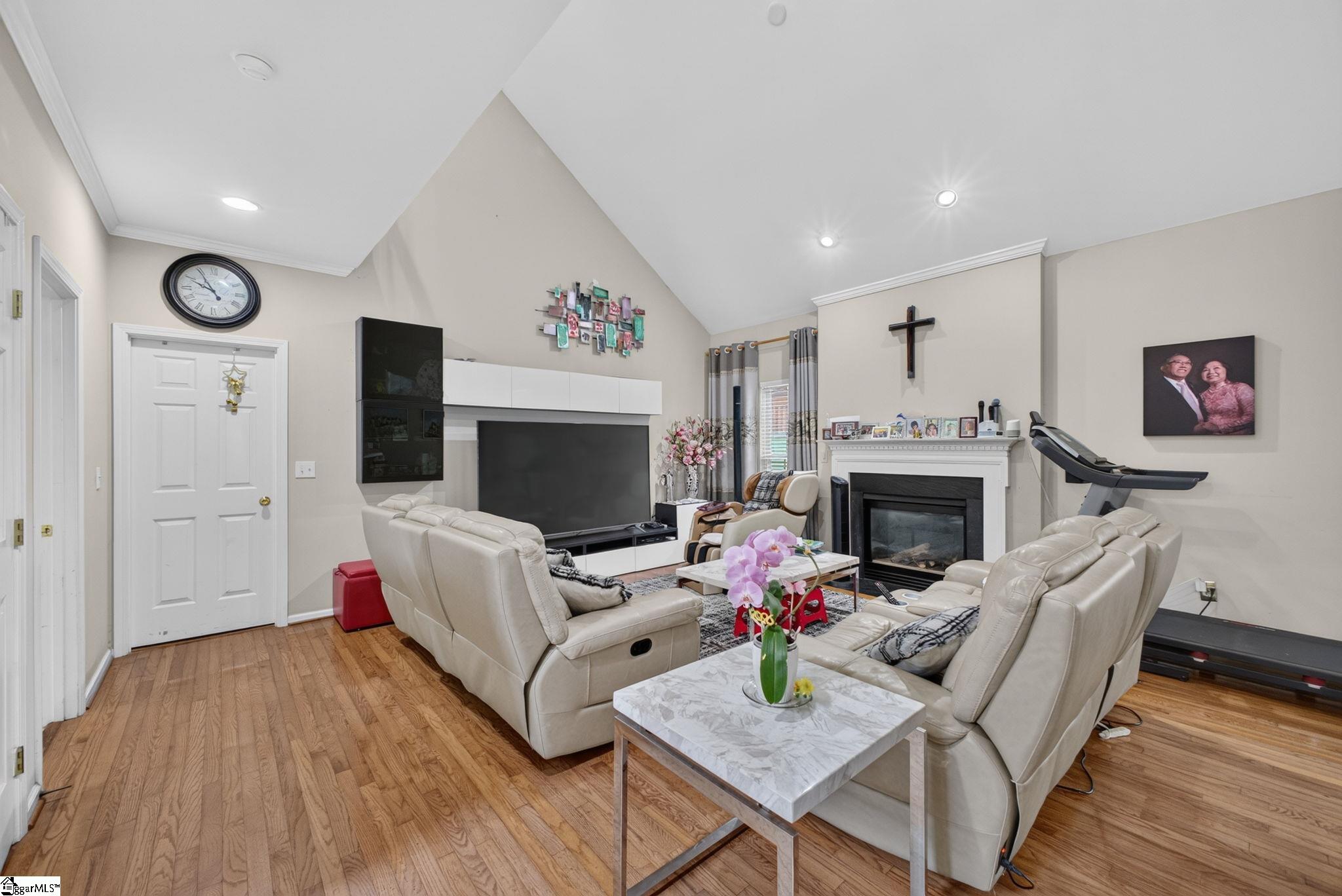 17 Suffolk Downs Way Property Photo 8