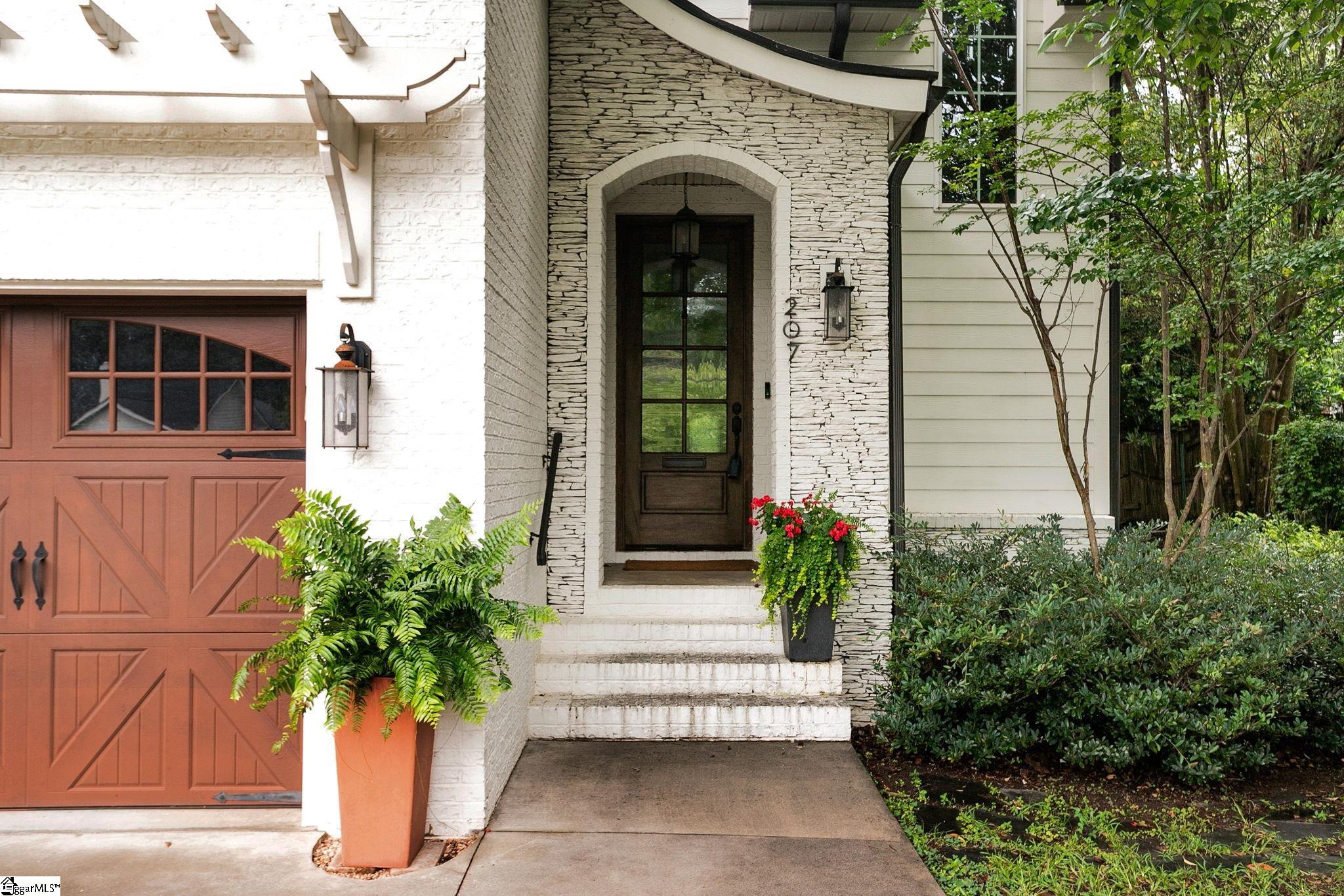 207 E Faris Road Property Photo 2