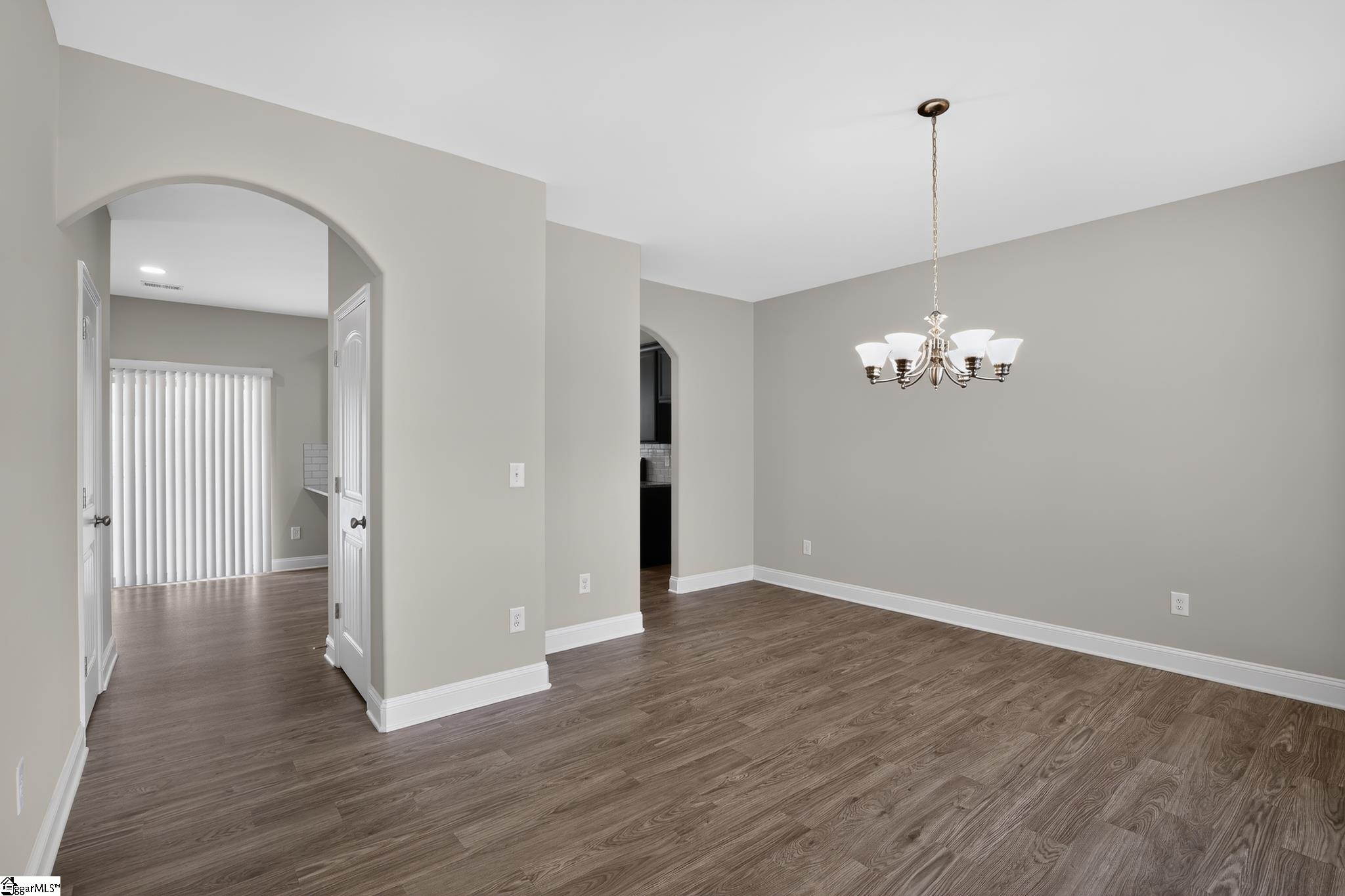 547 Chantry Lane Property Photo 4