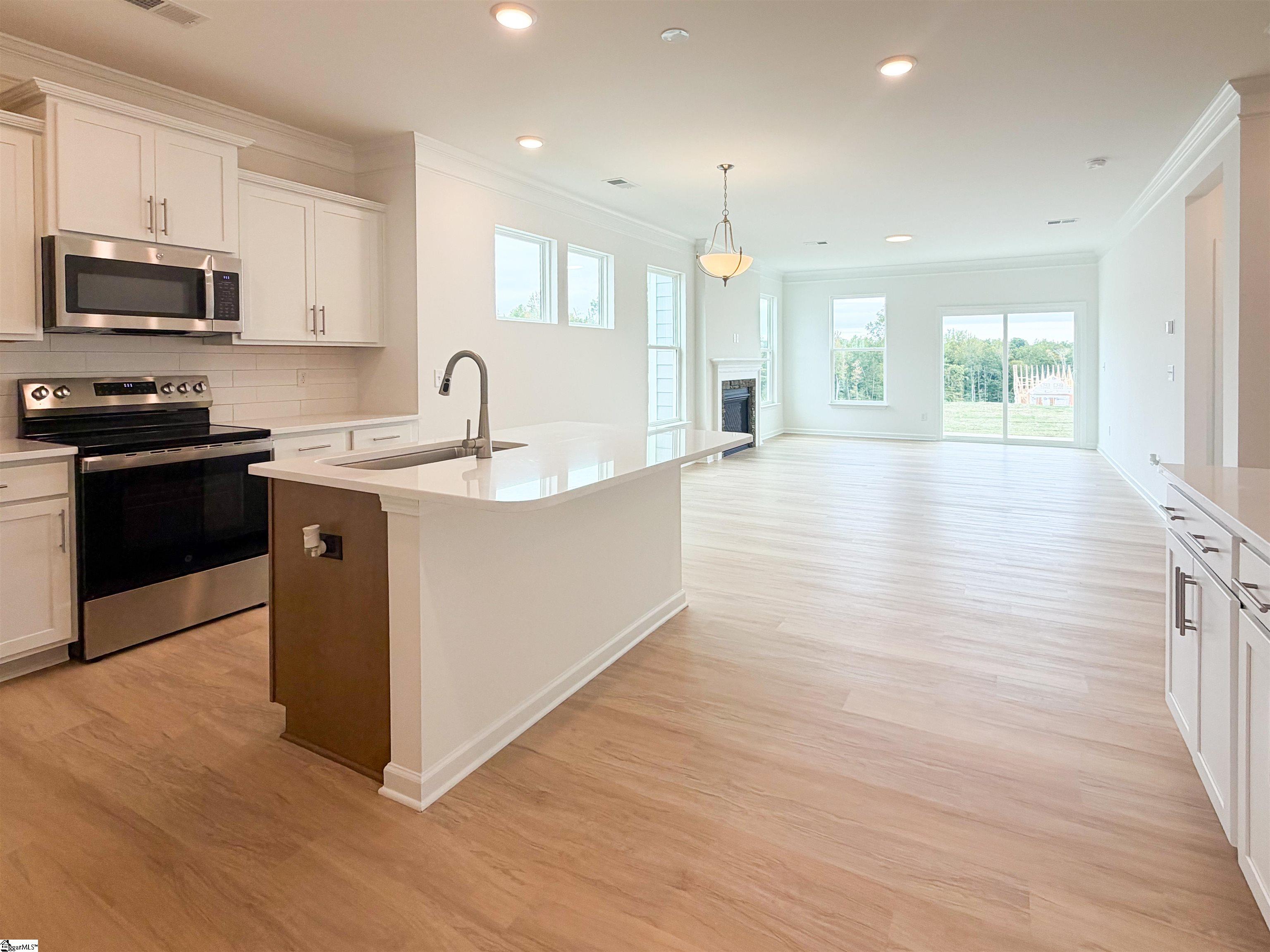 607 Bluestem Circle Property Photo 4