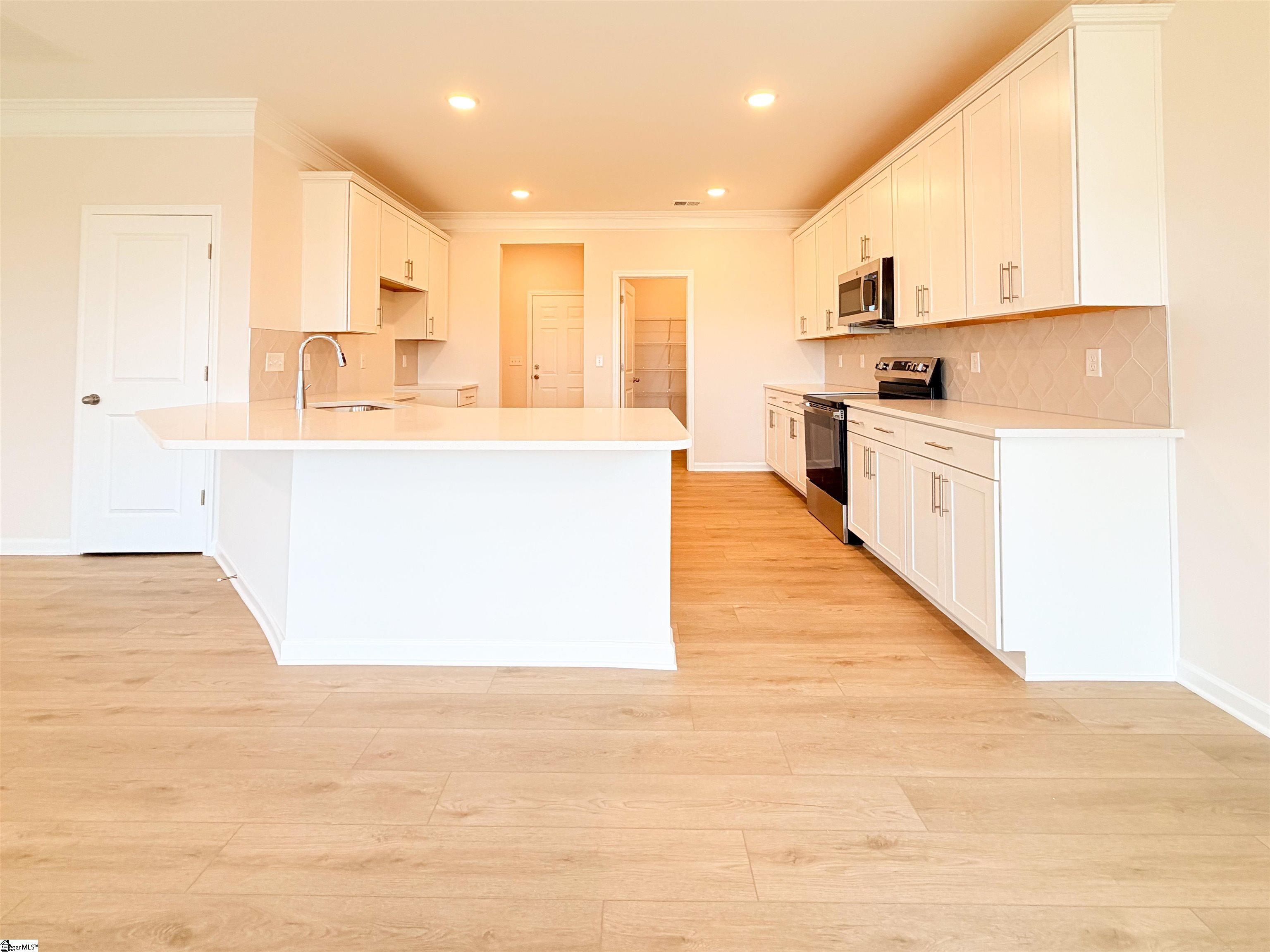 611 Bluestem Circle Property Photo 5