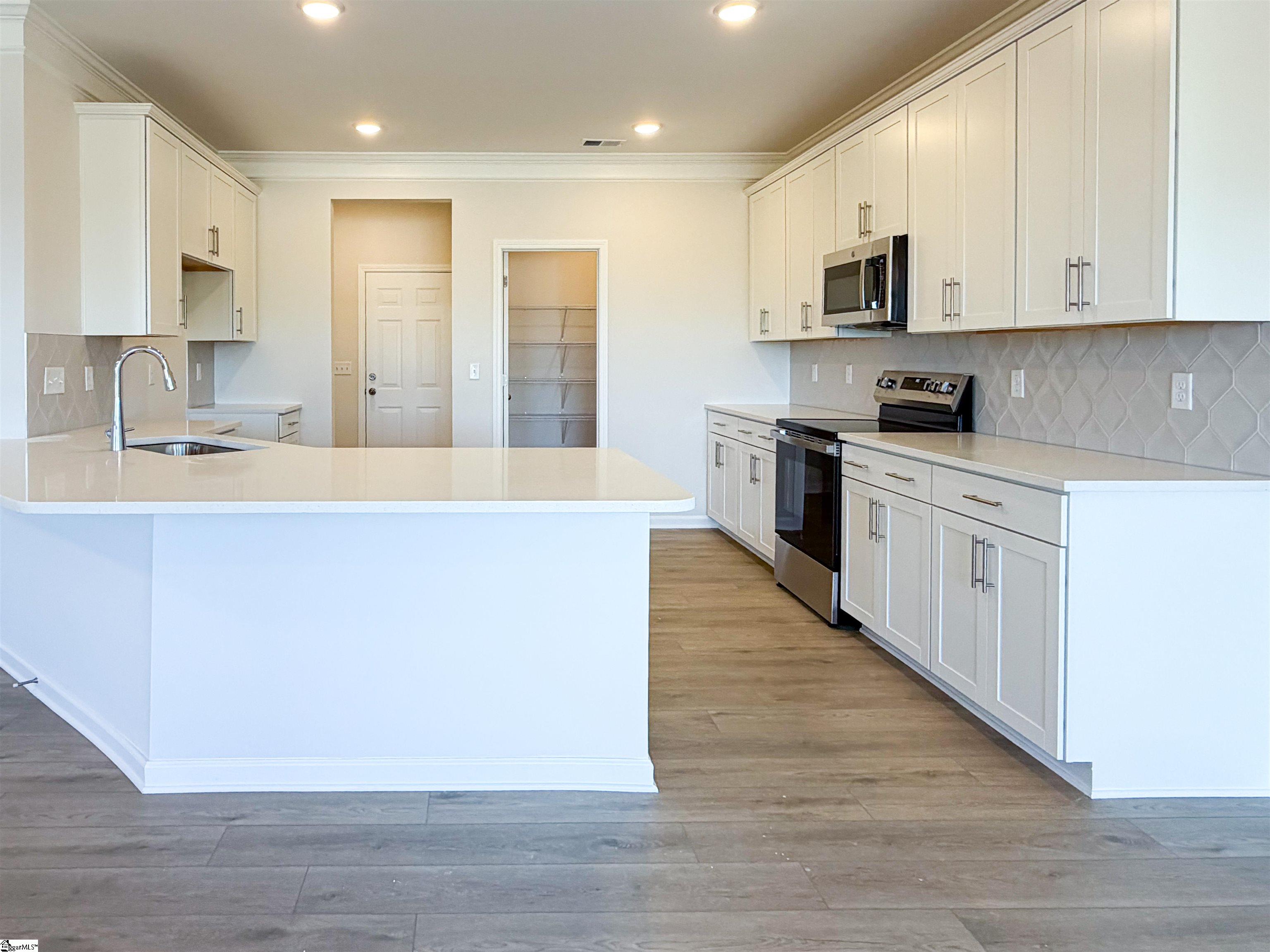 611 Bluestem Circle Property Photo 6
