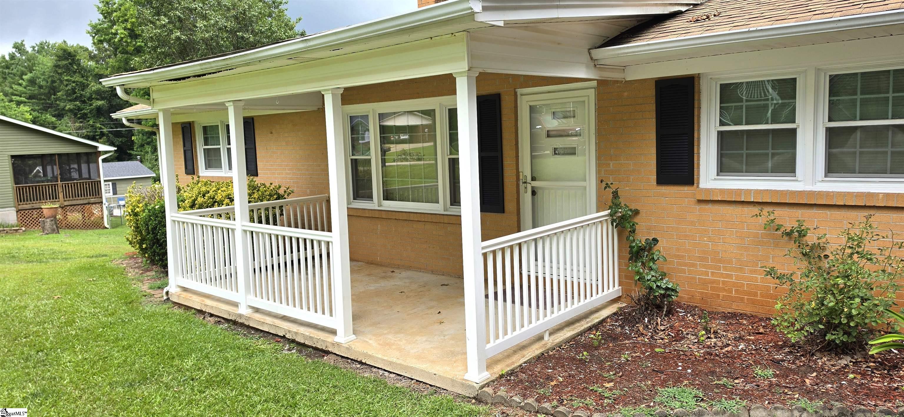 180 Edgewood Drive Property Photo 3