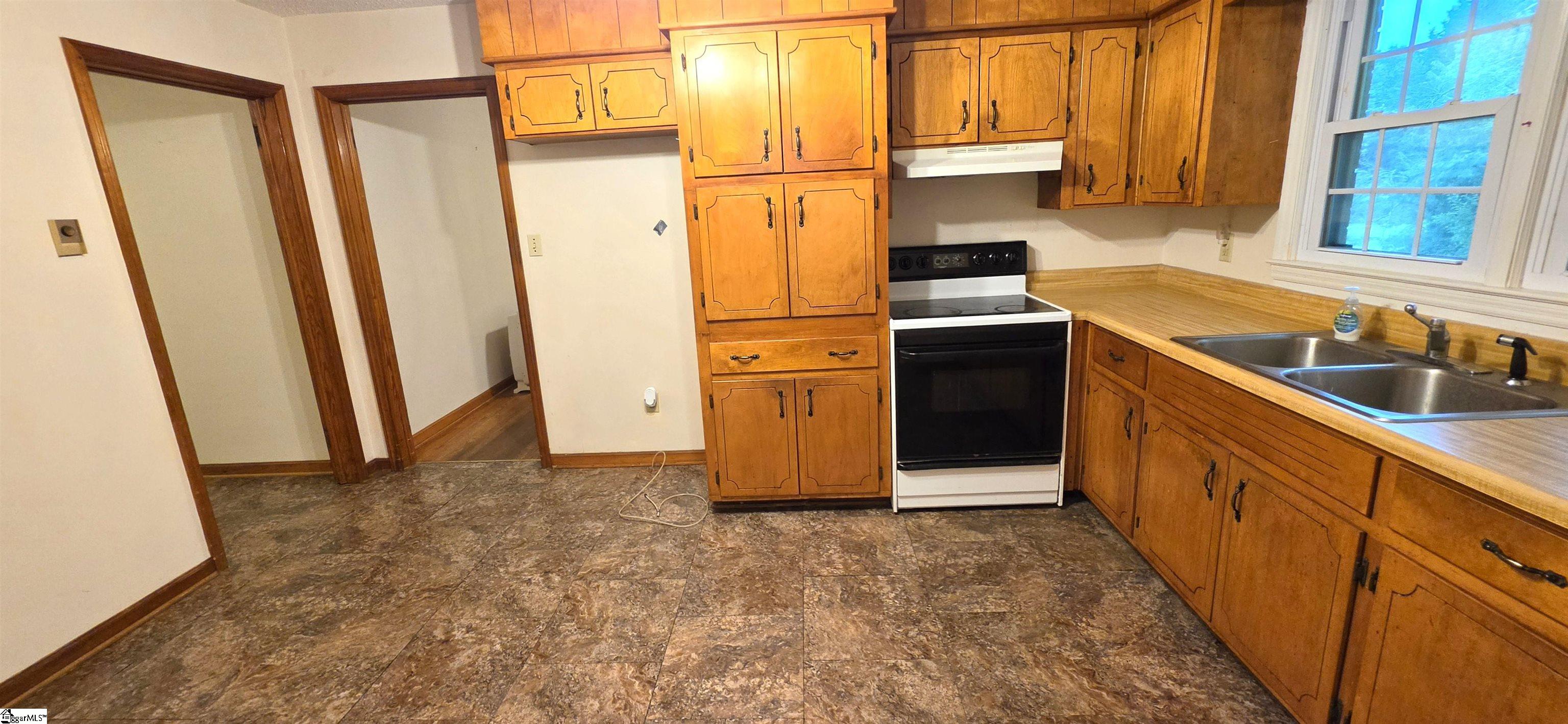 180 Edgewood Drive Property Photo 9