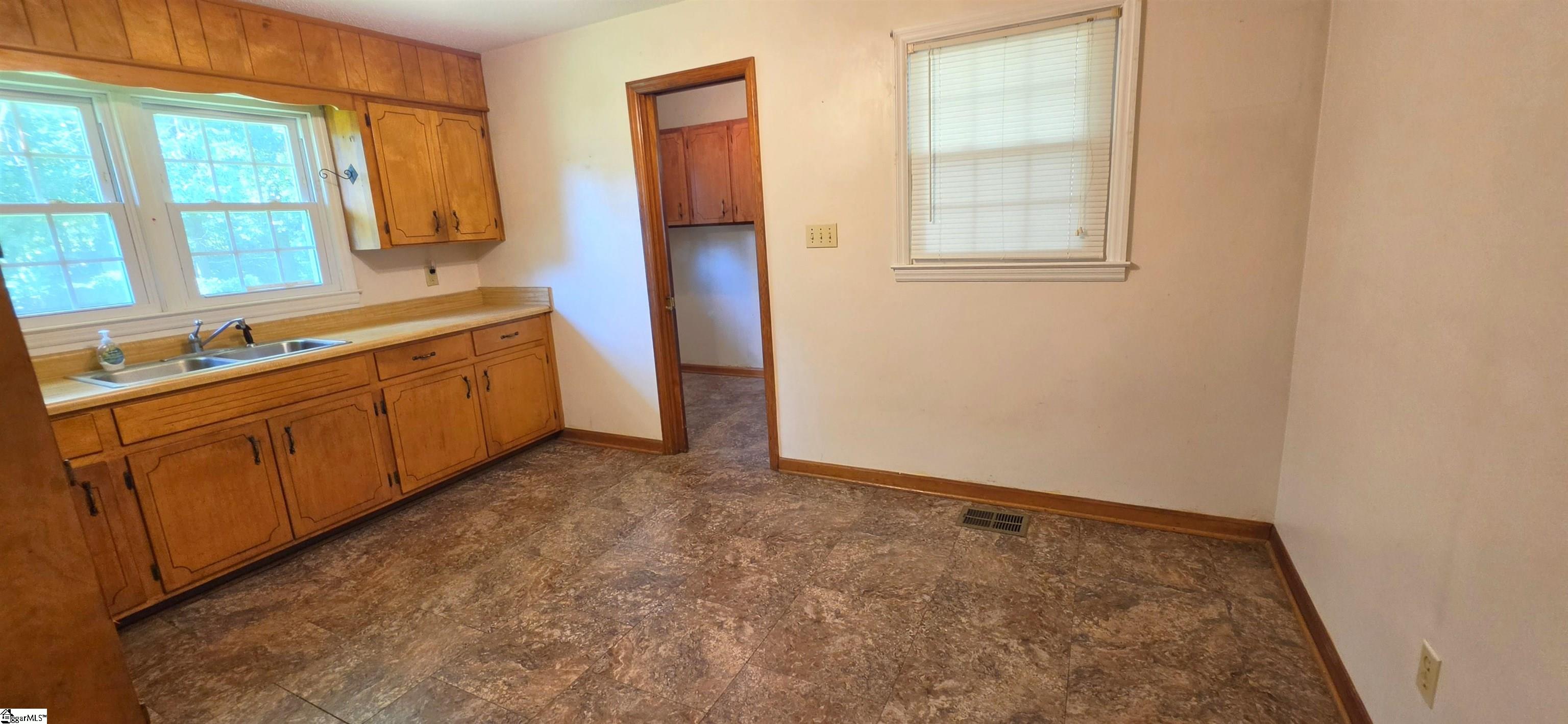 180 Edgewood Drive Property Photo 11