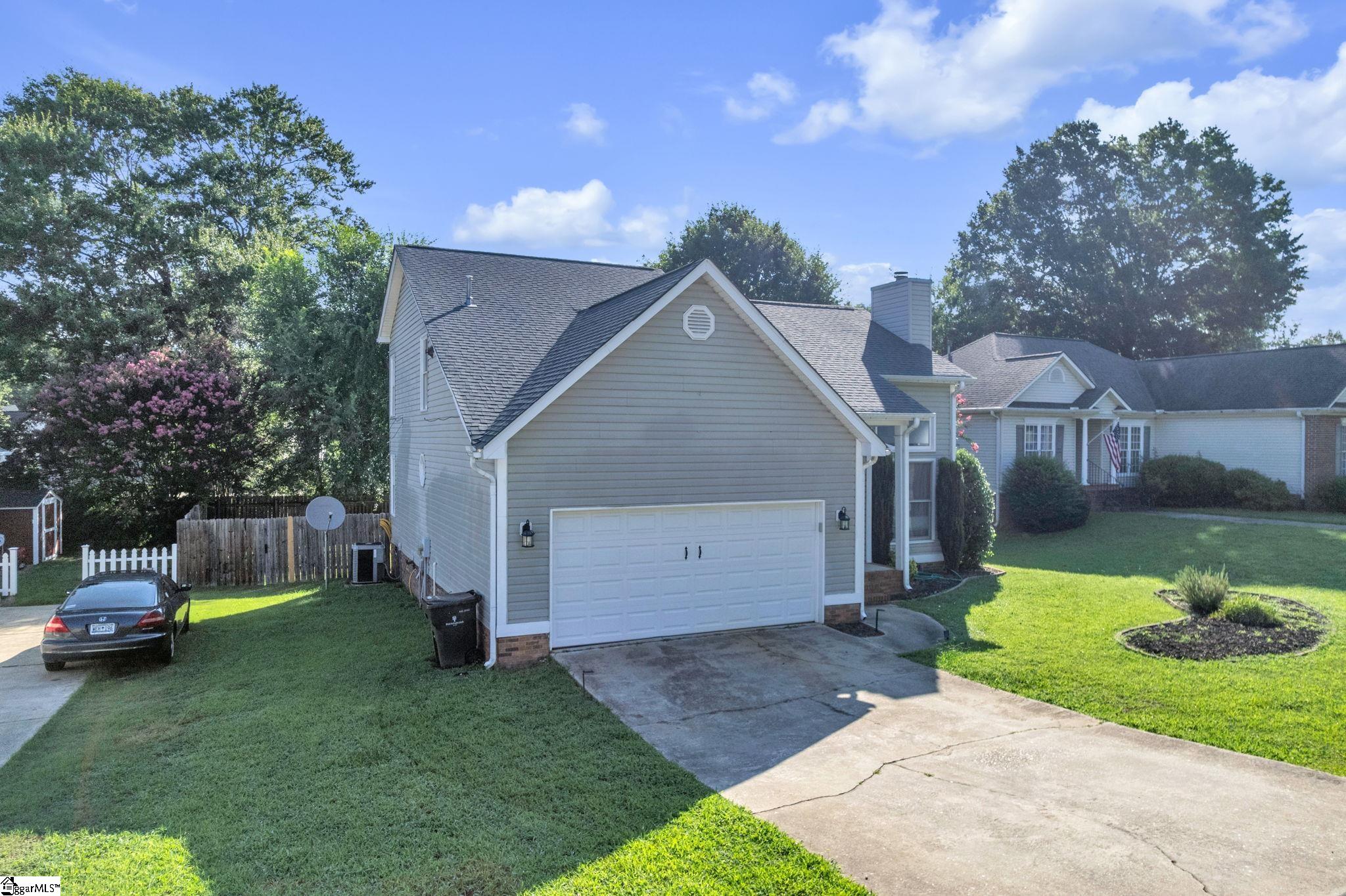 204 Flagstar Court Property Photo 3
