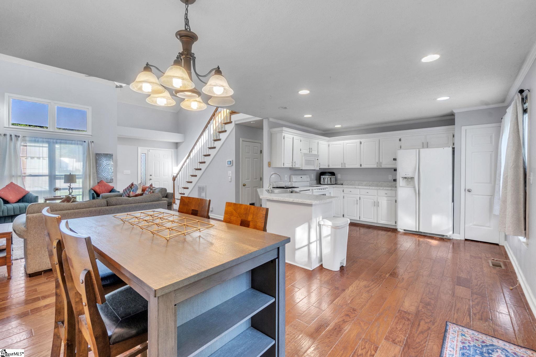 204 Flagstar Court Property Photo 8